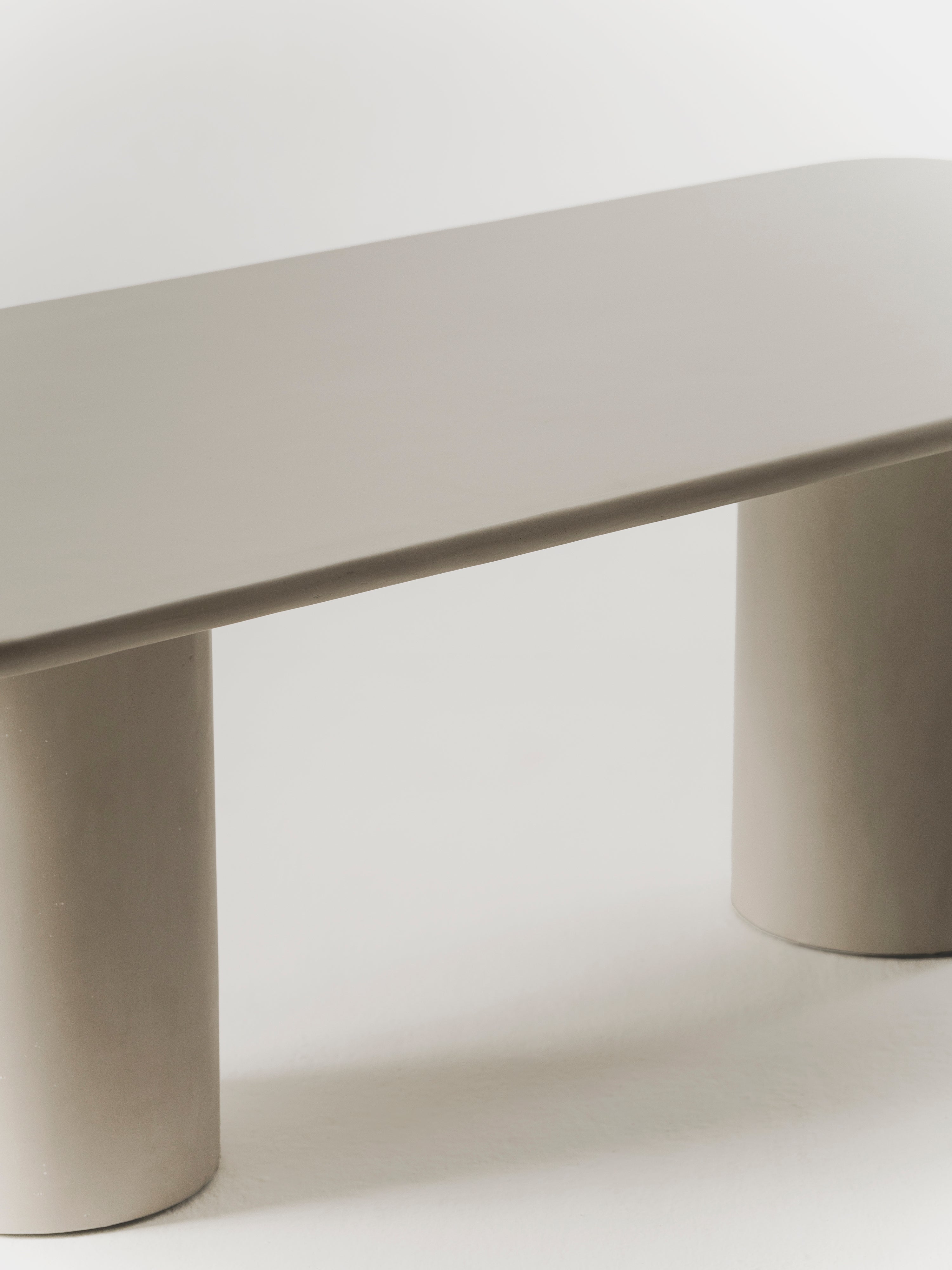 Julinha Dining Table — close-up