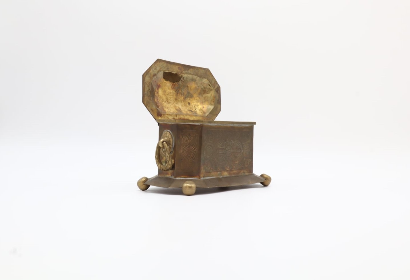 Antique Octagonal Brass Trinket Box – France (c. 1920) — detail view