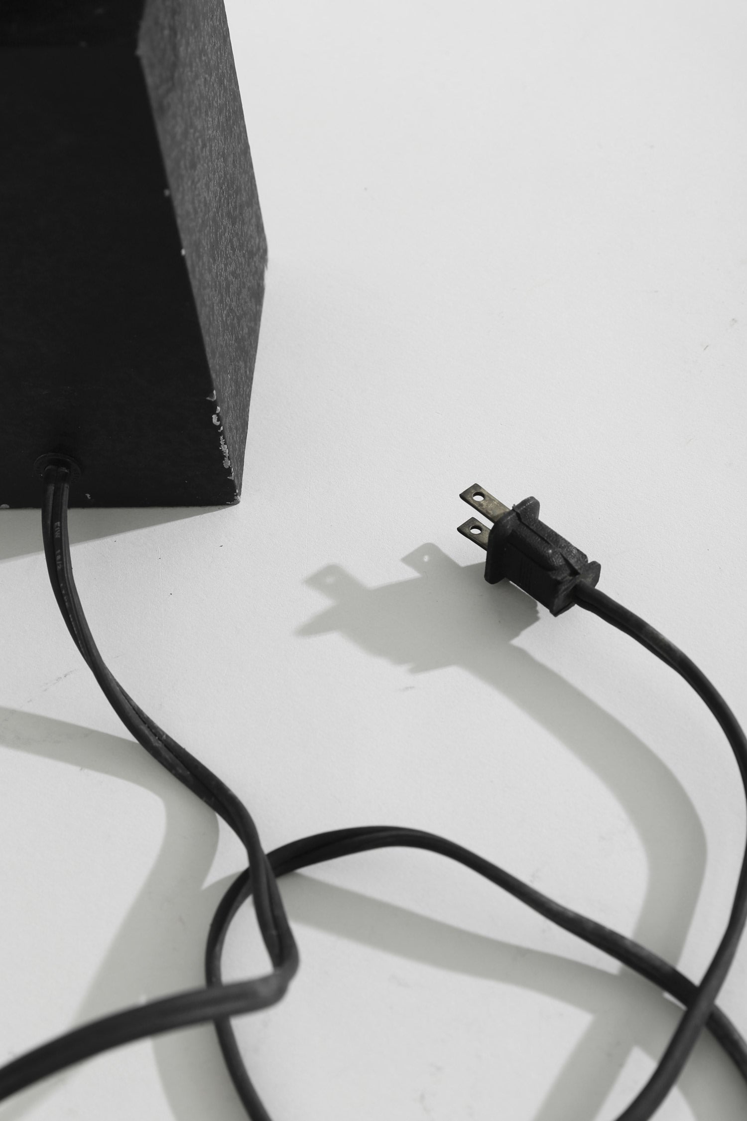 Robert Sonneman Molecule Table Lamp — close-up of black power cord and plug