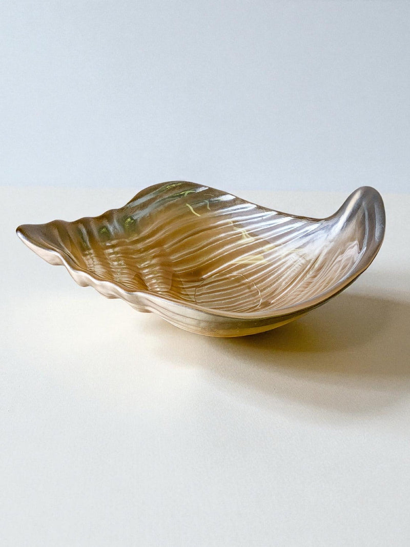 Murano Glass Shell Vide-poches, Italy, 1980s — close-up of iridescent glass surface