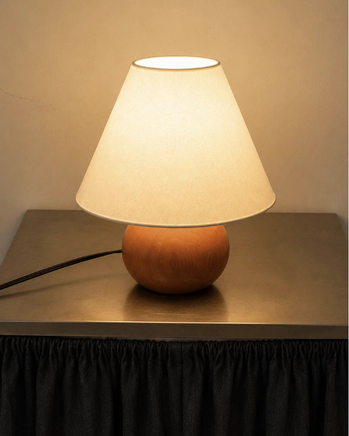 Vintage Table Lamp in Wood - 1960s French Collection — close-up