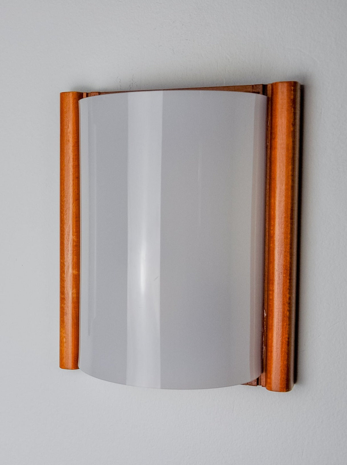 Mediterranean Pine and Methacrylate Sconce 1980's — top view showing curved methacrylate shade