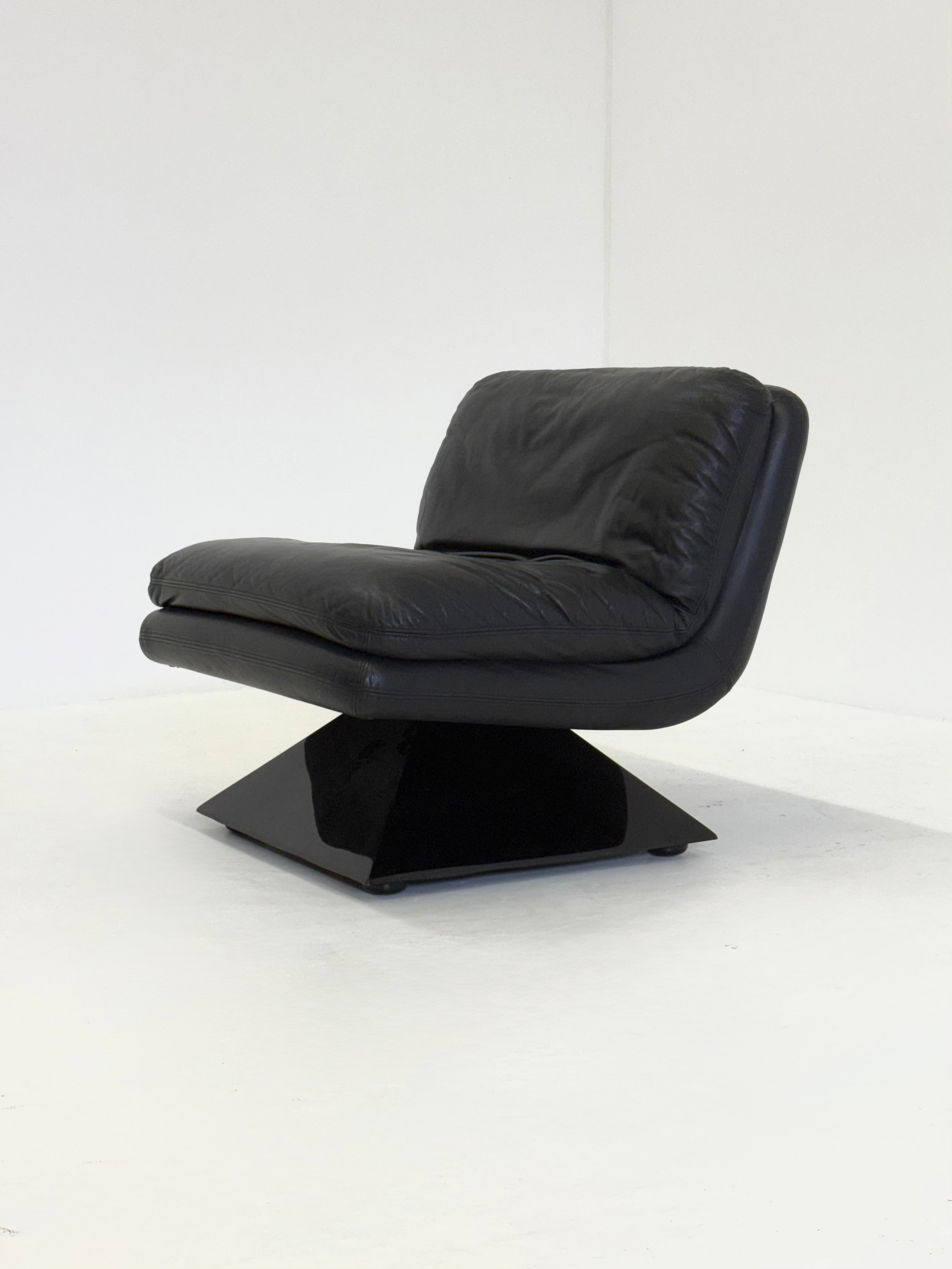 Armchairs by Hans von Klier for Giuseppe Rossi di Albizzate — side angle
