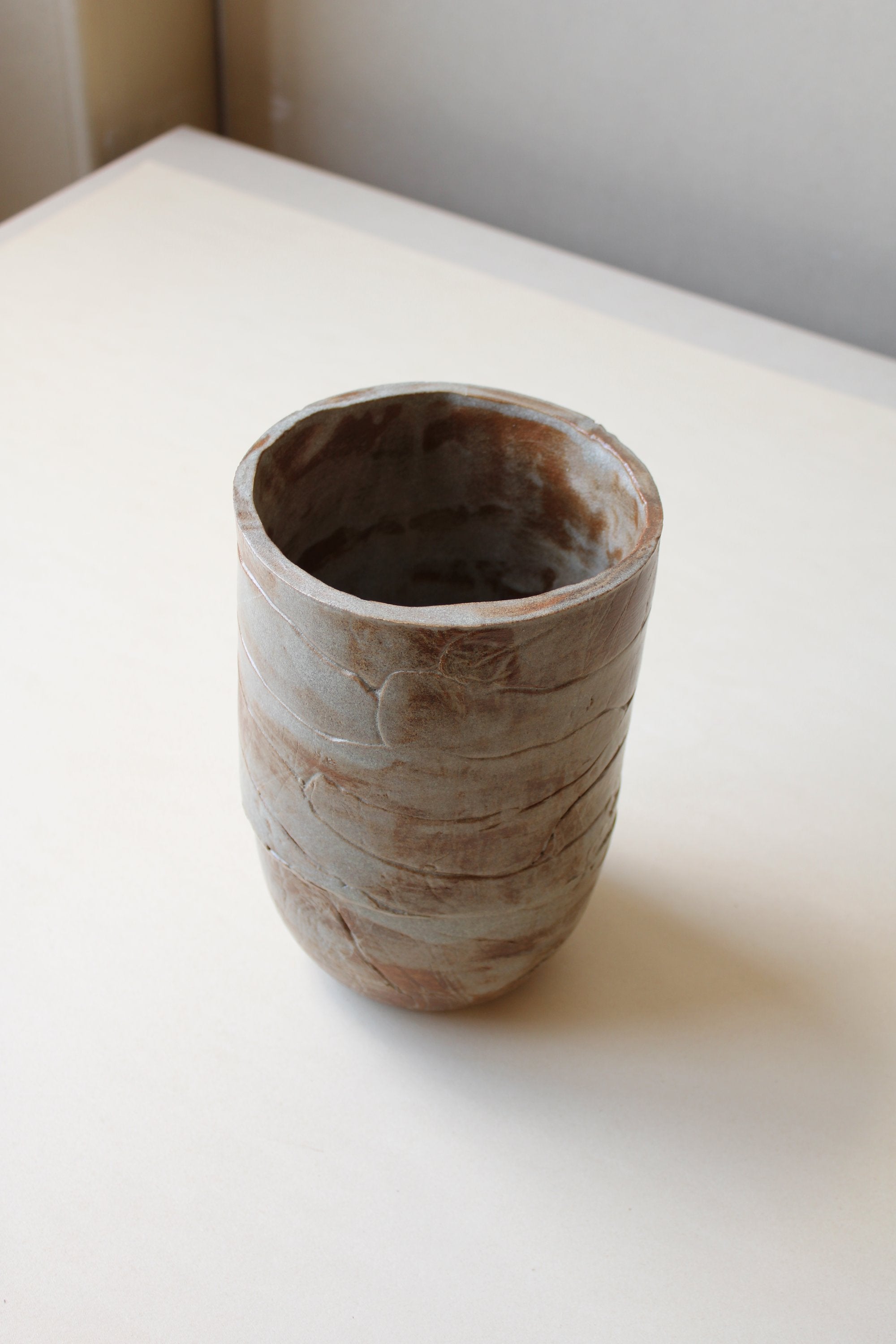 Vase / Gris — lifestyle setting