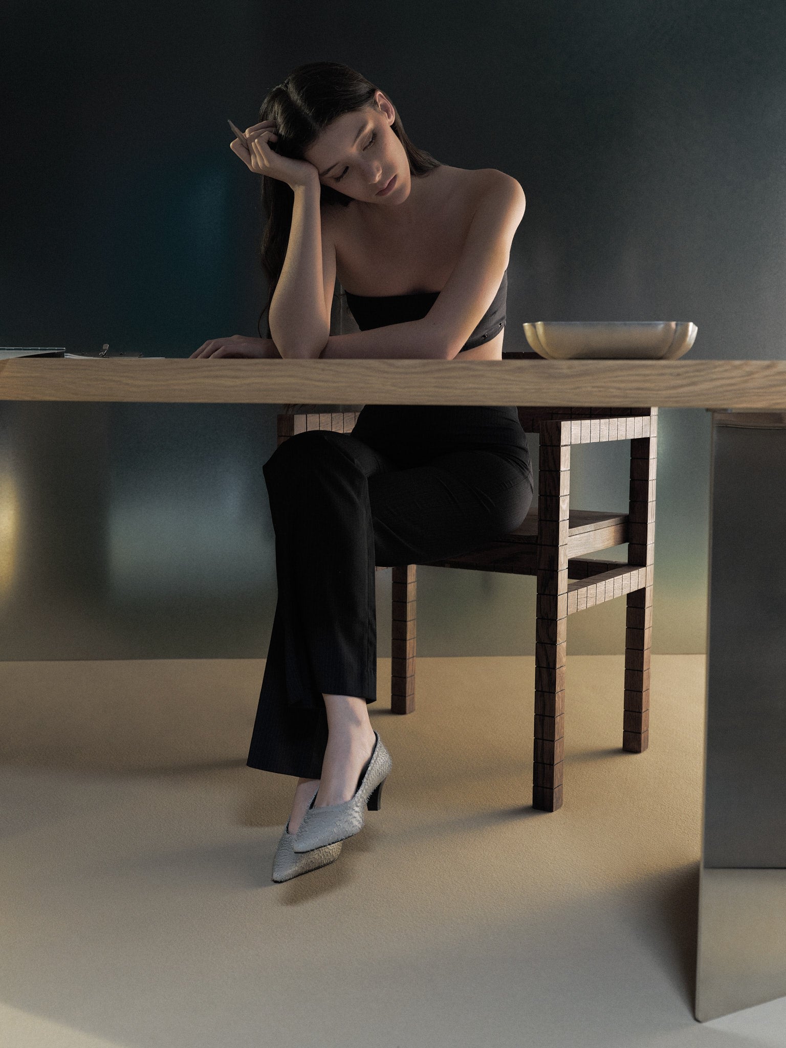 Tantal Studio Table — close-up