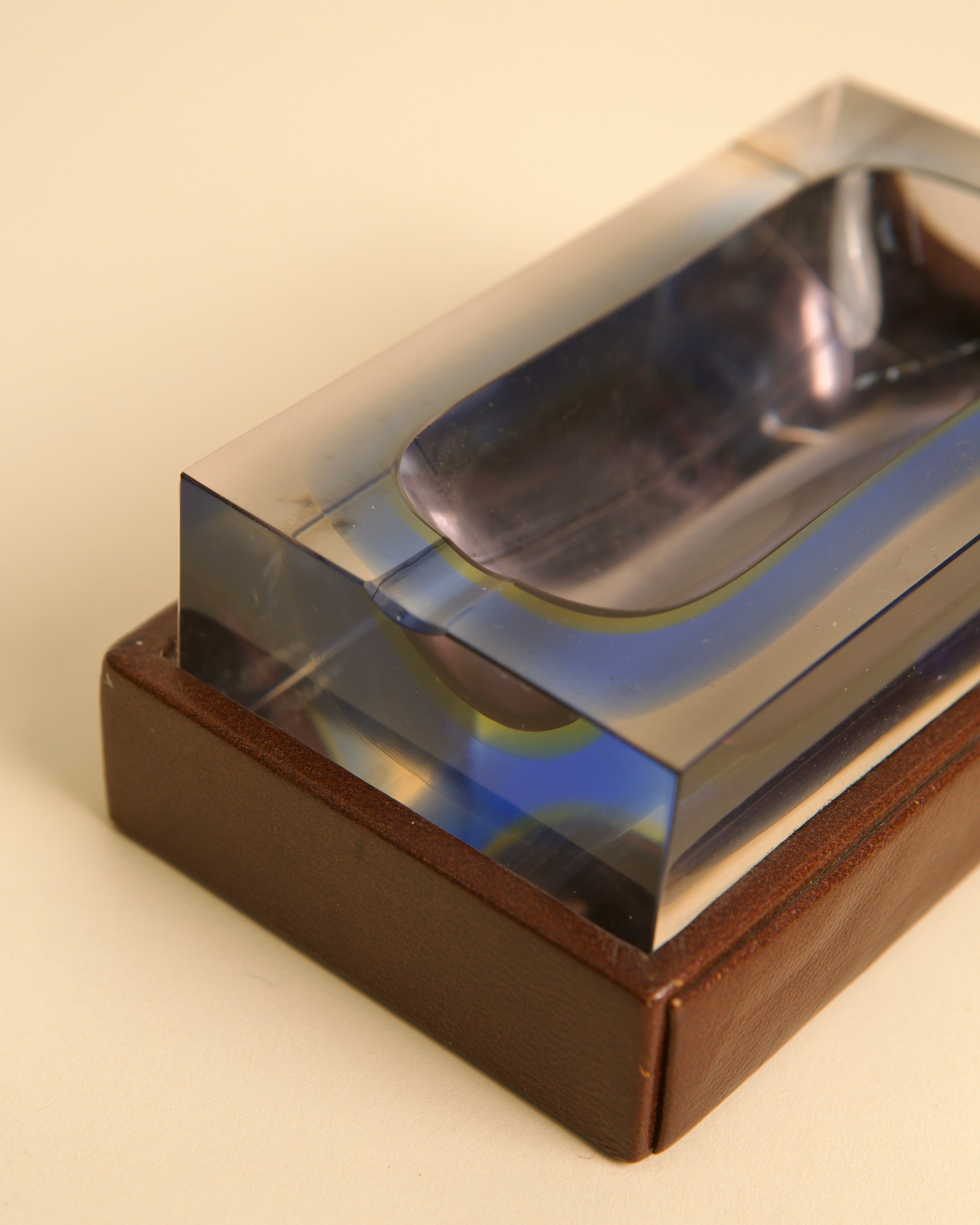 Cendrier en cuir "Bloc" par Flavio Poli pour Seguso des années 80