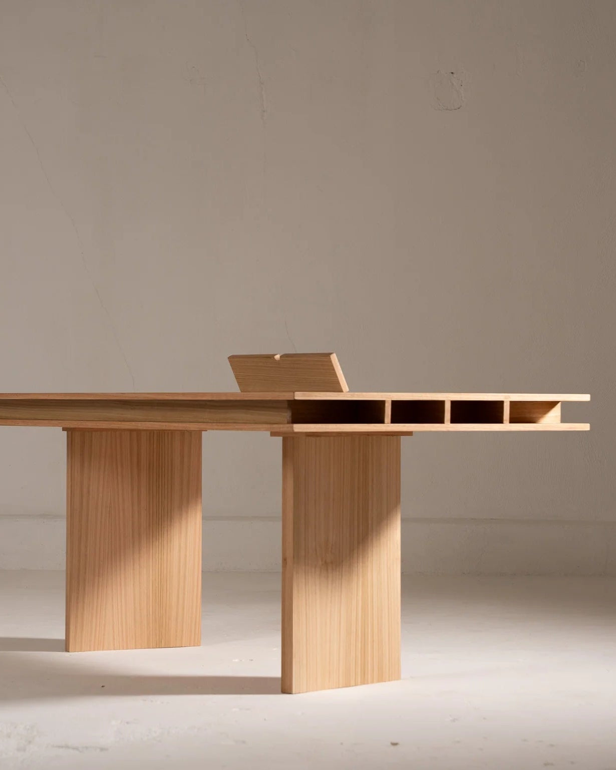 'Mesa Policronica' Table