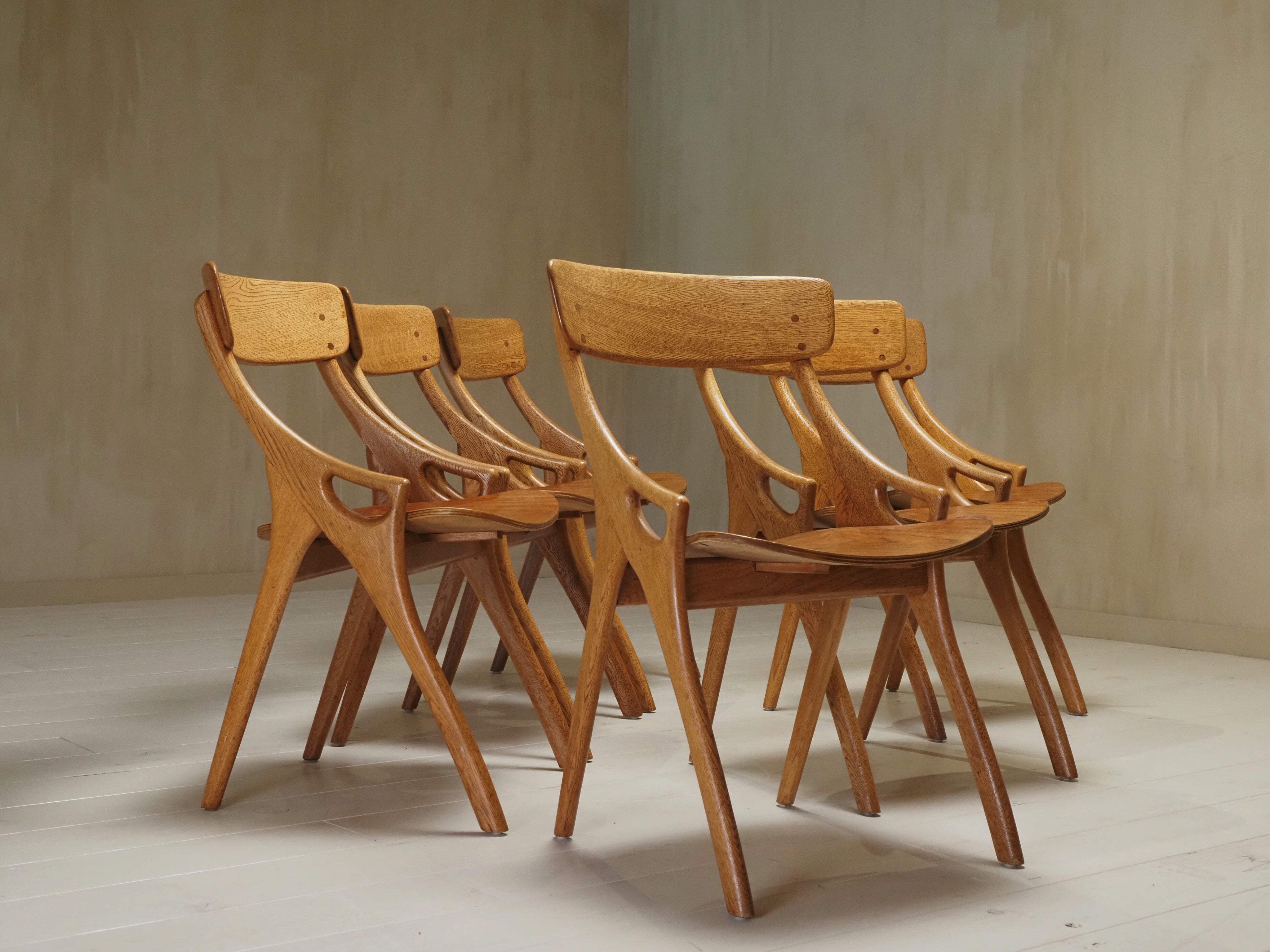 6 Arne Hovmand Olsen Dining Chairs for Mogens Kold Mobelfabrik 1959 by Puttenaers | The Oblist