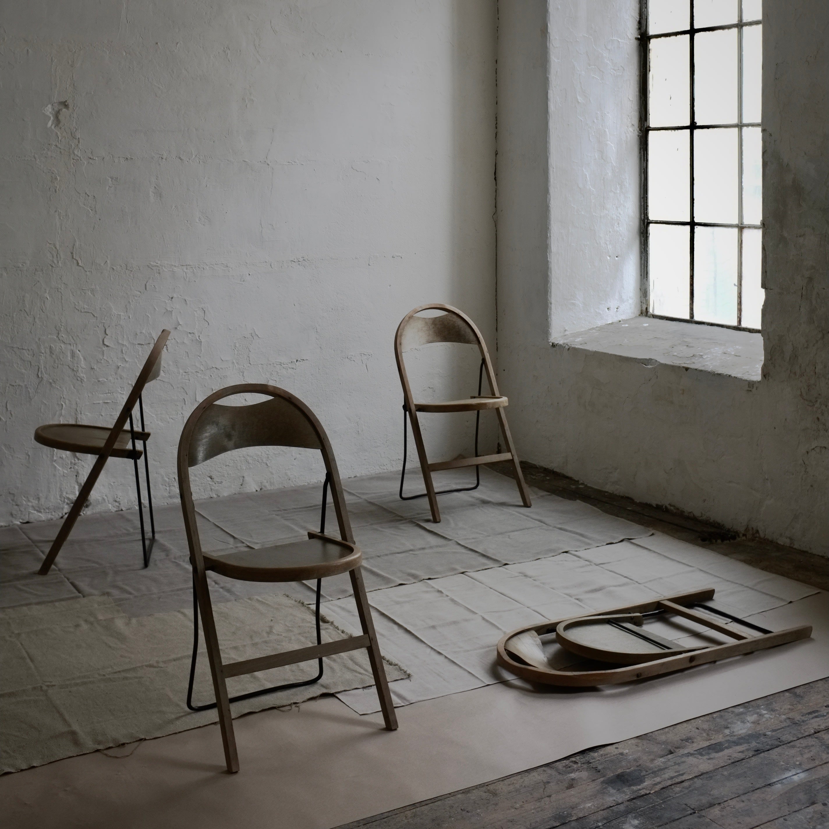 4 Folding Chairs by Veter Vintage | The Oblist