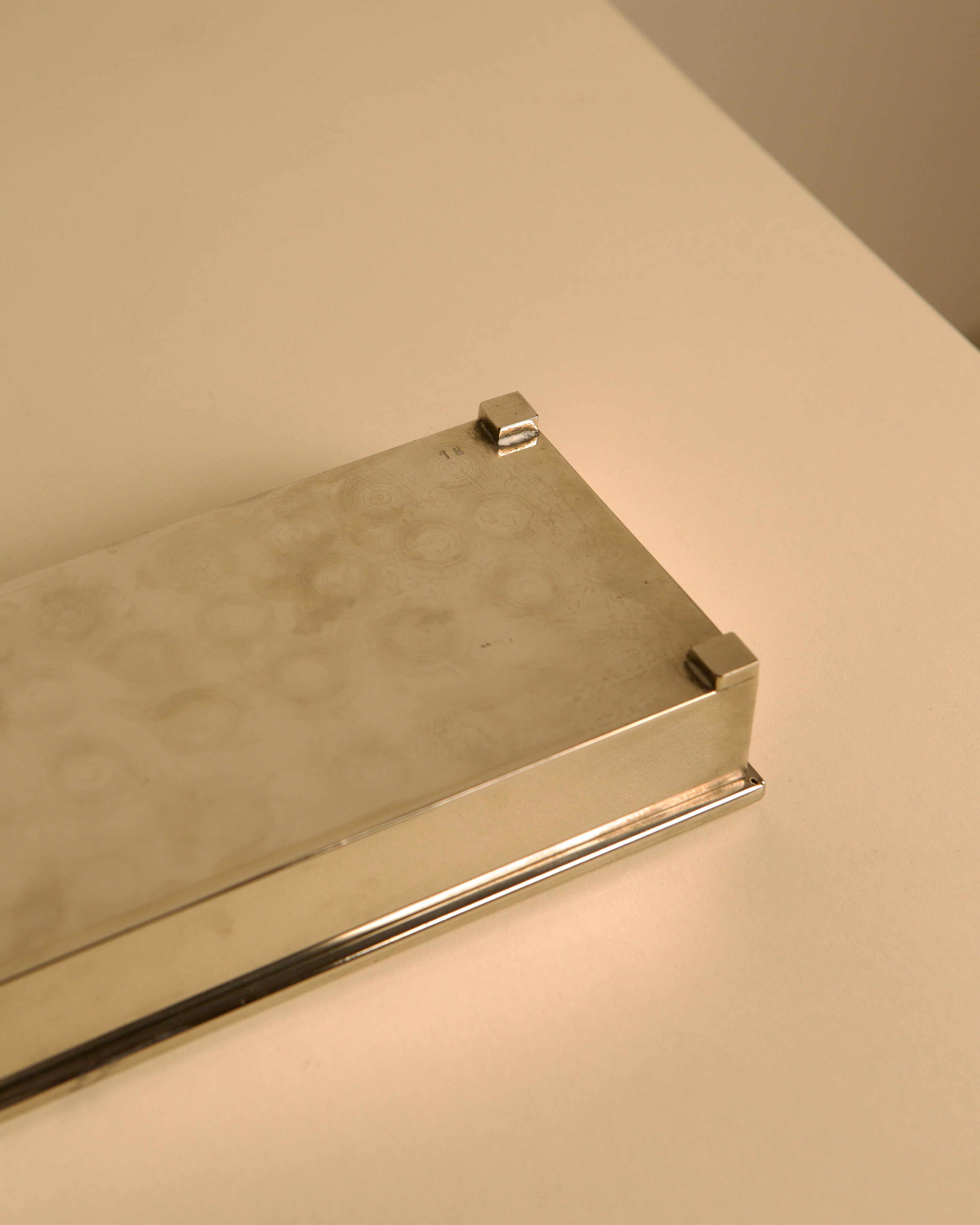 Italian rectangular box in chrome metal, amber faux tortoiseshell lacquer and green velvet — view 9