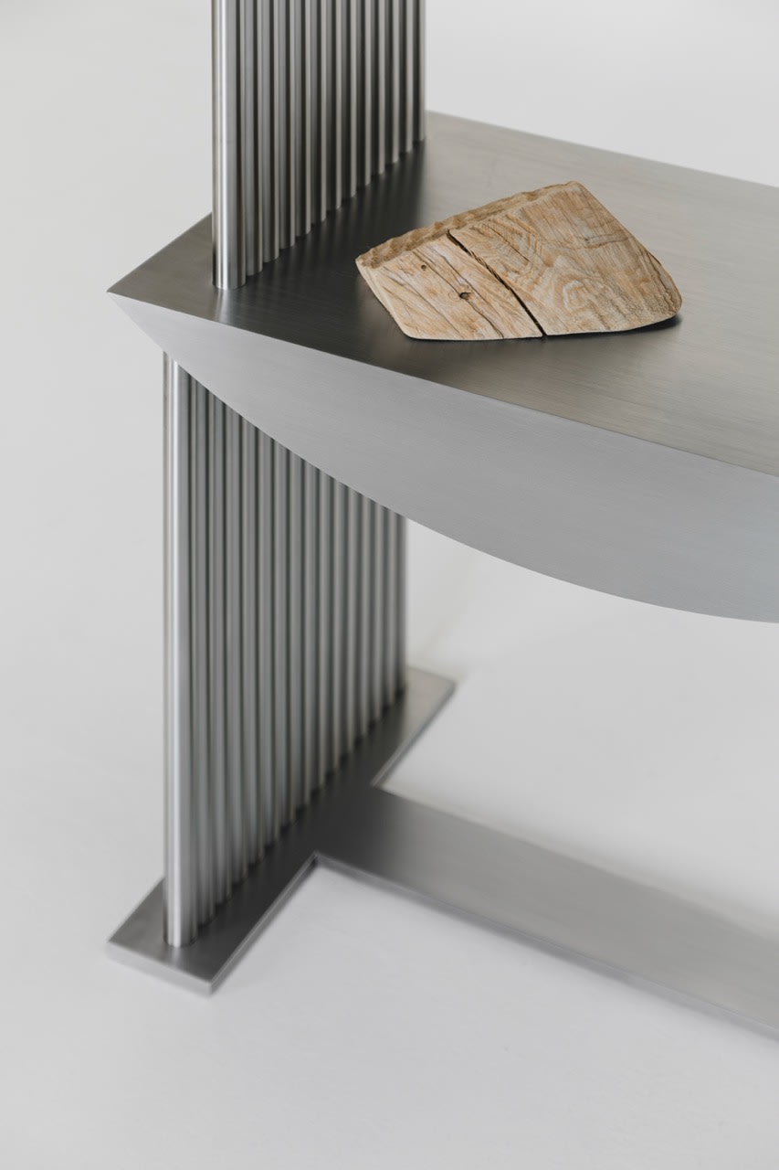 Etagère — close-up