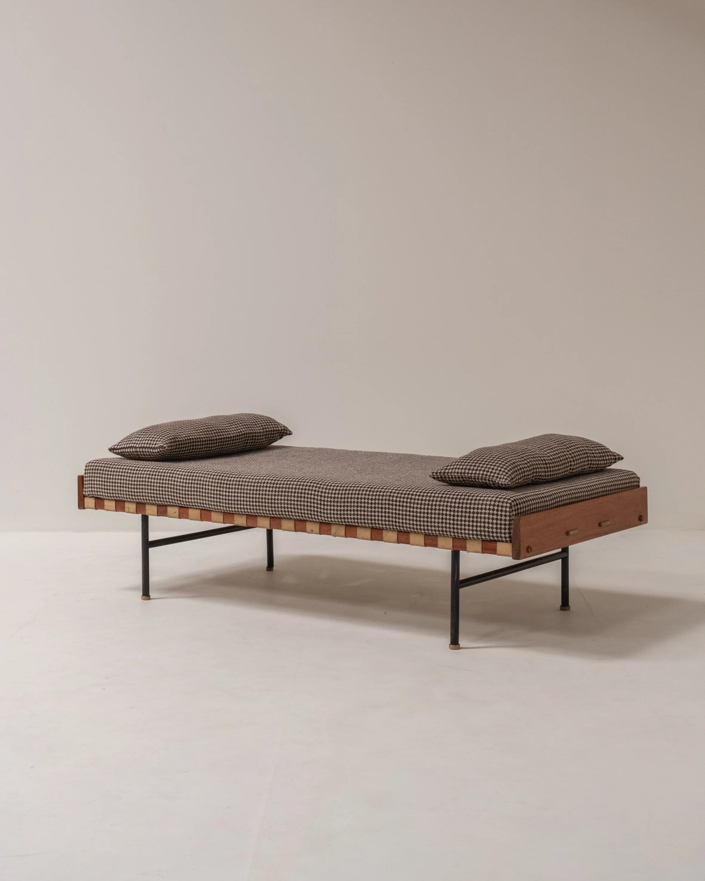 Daybed by Edoardo Gellner, Italy 1970 by Paulette in 't Stad | The Oblist