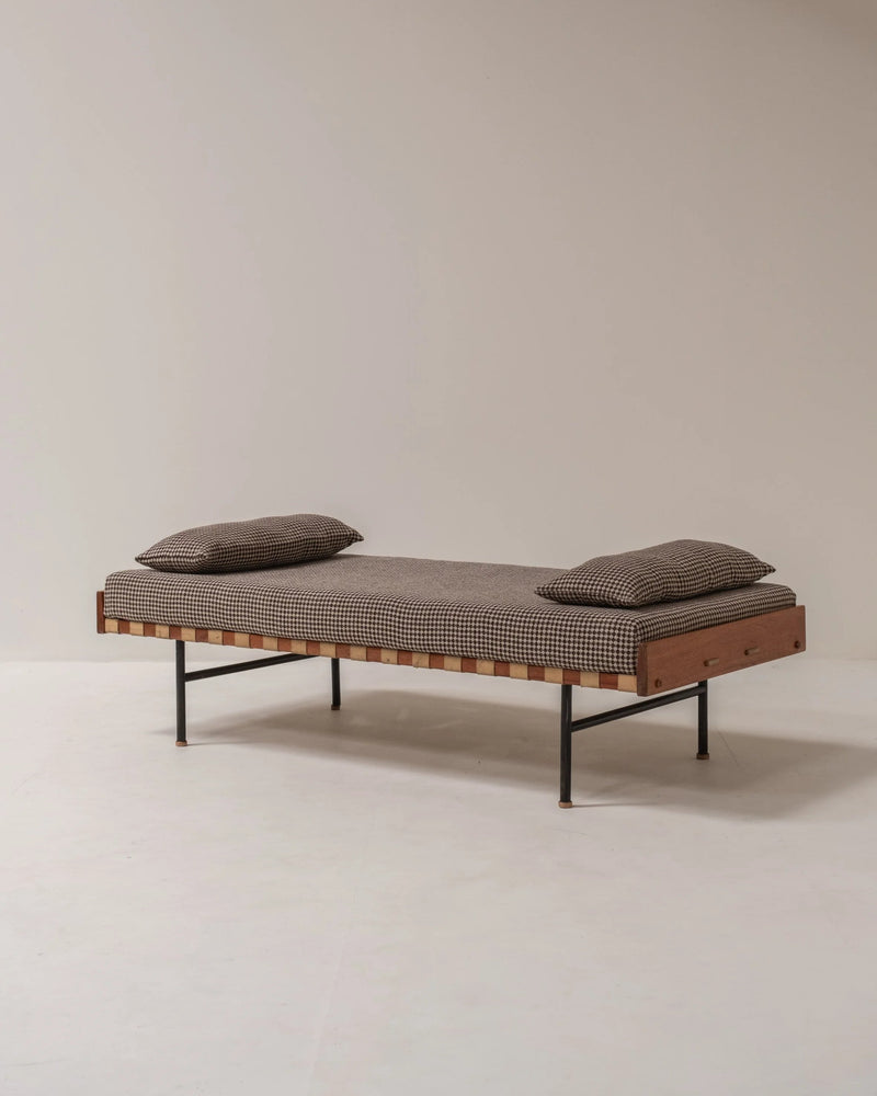 Daybed by Edoardo Gellner, Italy 1970 by Paulette in 't Stad | The Oblist