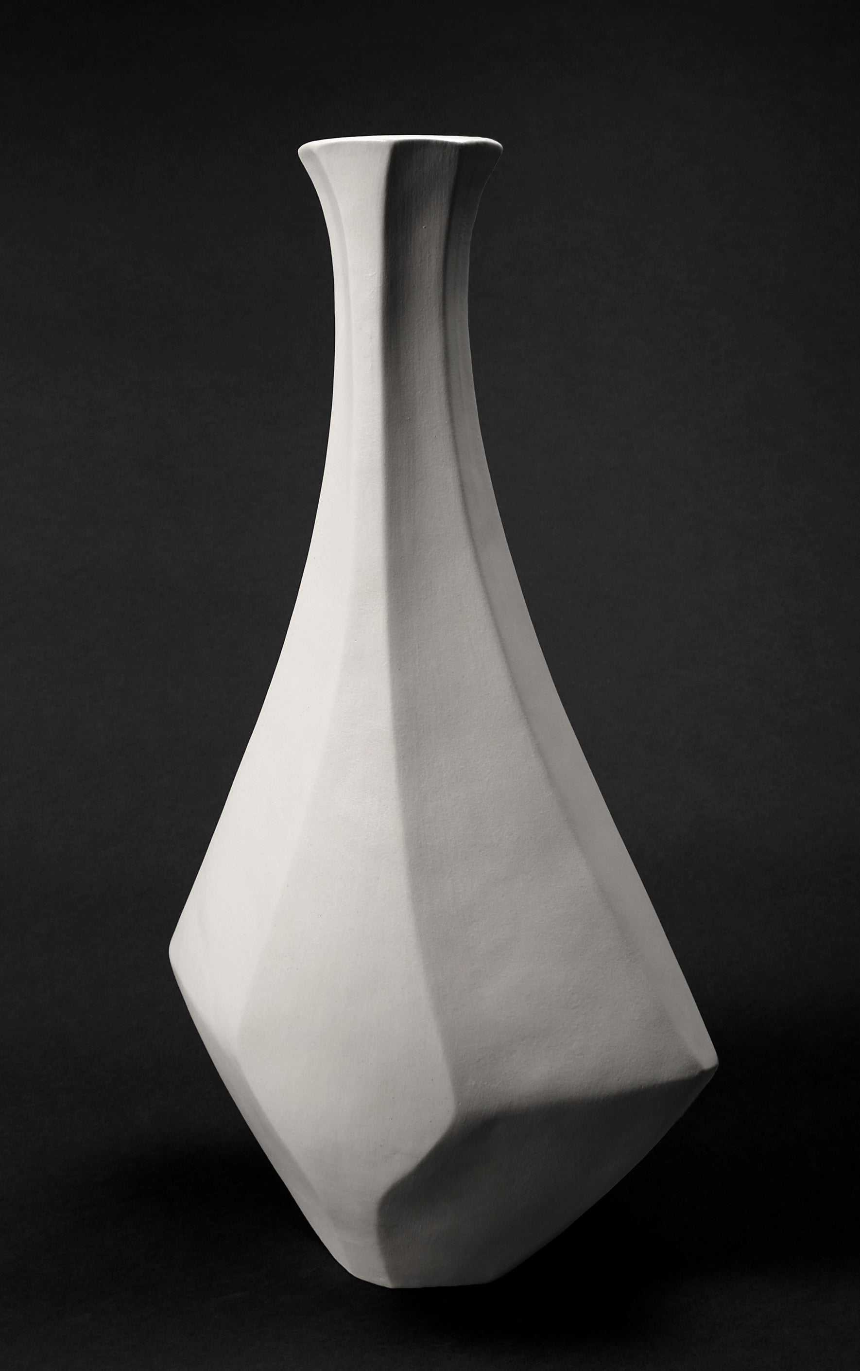 Mid-Century Modern Ceramic Vessel in White Clay – Diamond — detail view