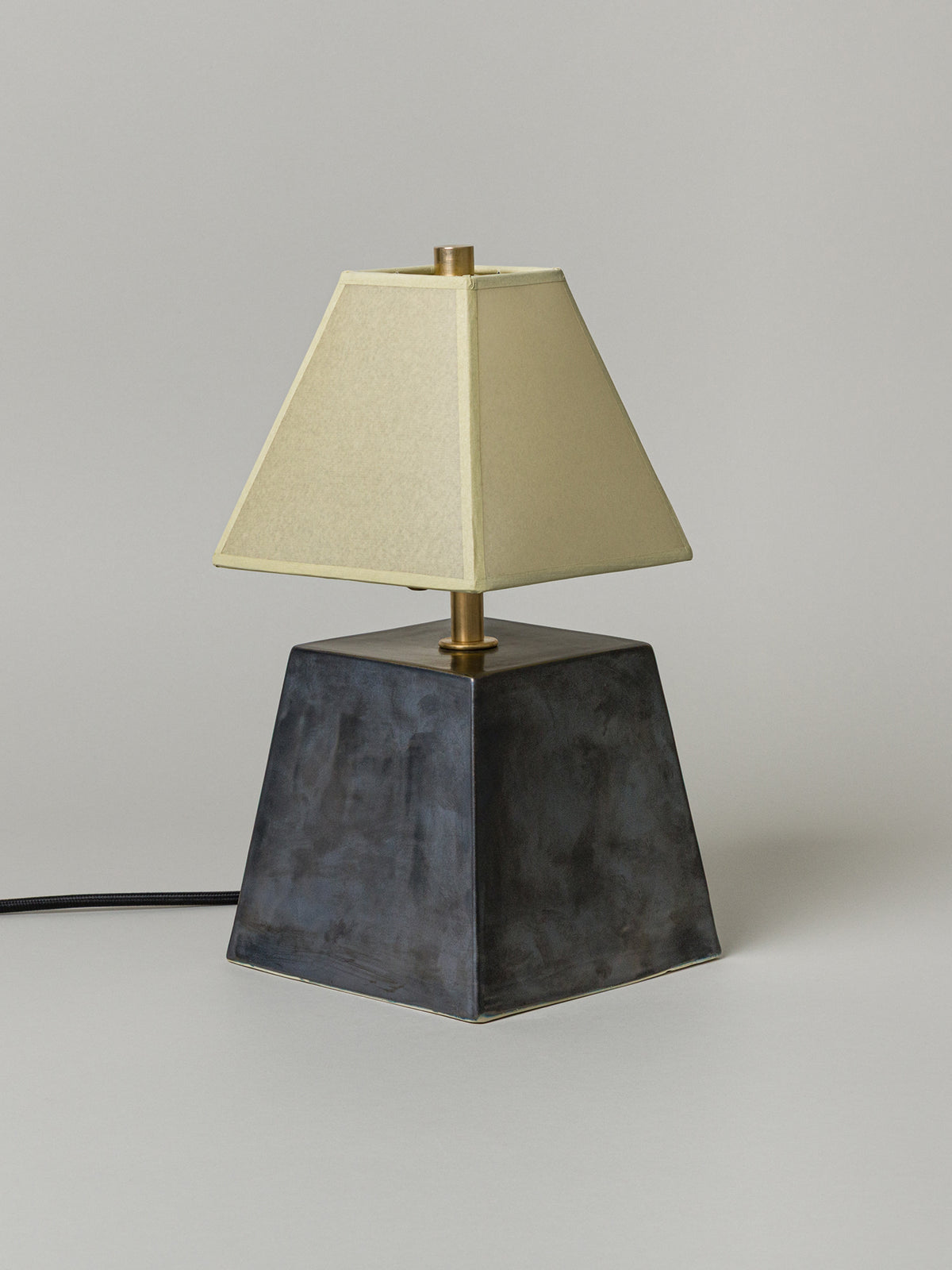 Osen Table Lamp Short, Graphite / Faint Green Shade — close-up