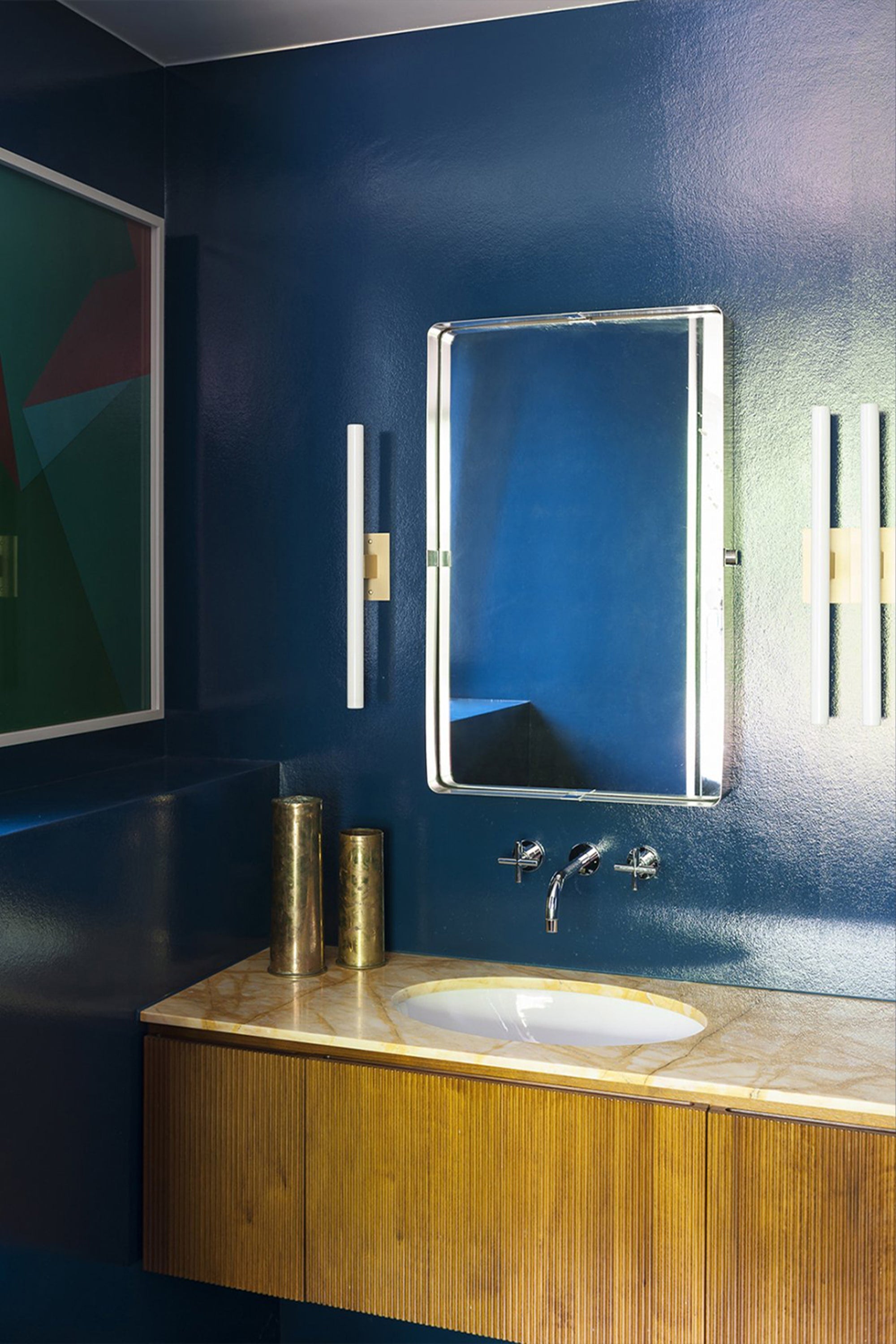 NEA WALL PLATE 50 — close-up of modern wall light in bathroom setting