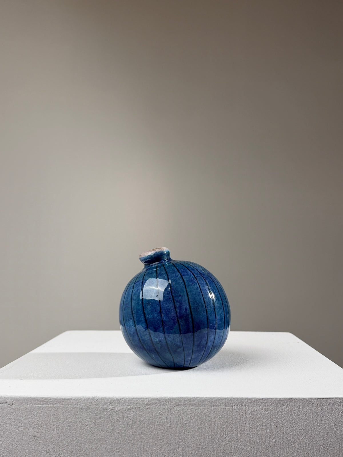 Rare round ceramic vase by the Cloutier brothers, France, circa 1960.  — side angle