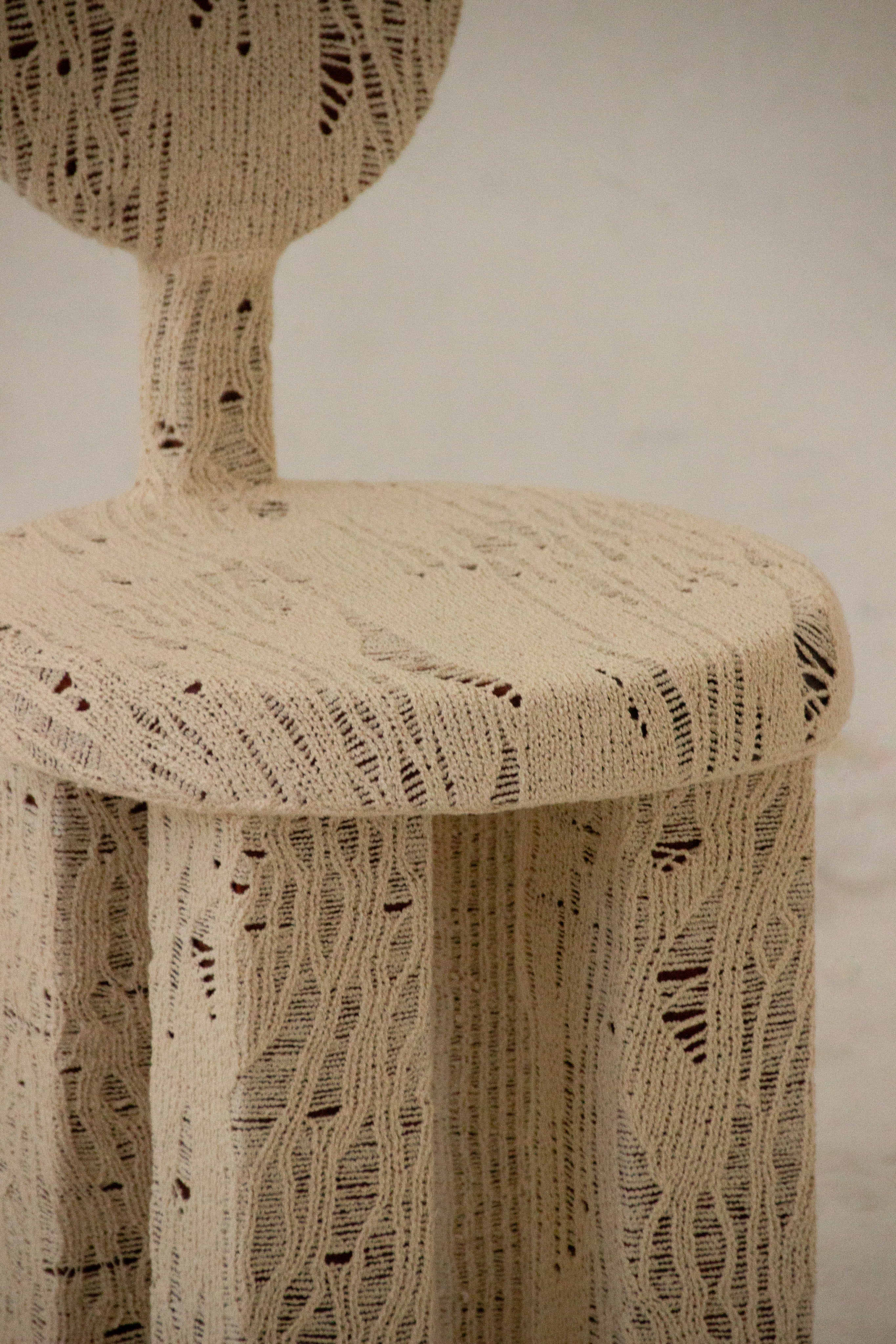 Chaise Tricotée x '2am Close'