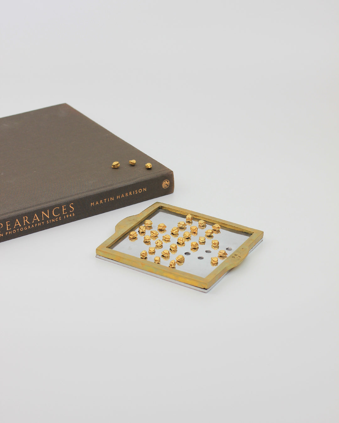 Solitario Inglés — angled view with brass and glass components