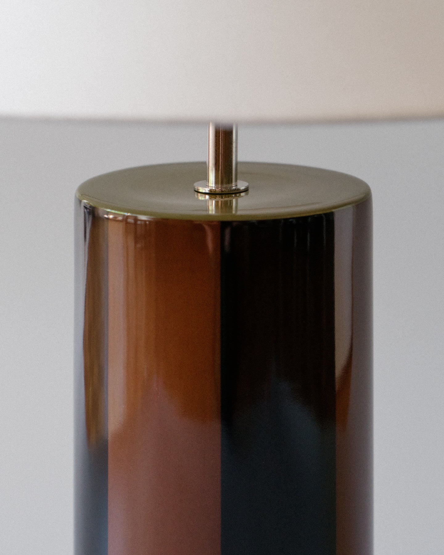 Ombrellina Table Lamp - Blackberry Syrup & Ginger Bread - close-up of glossy ceramic base