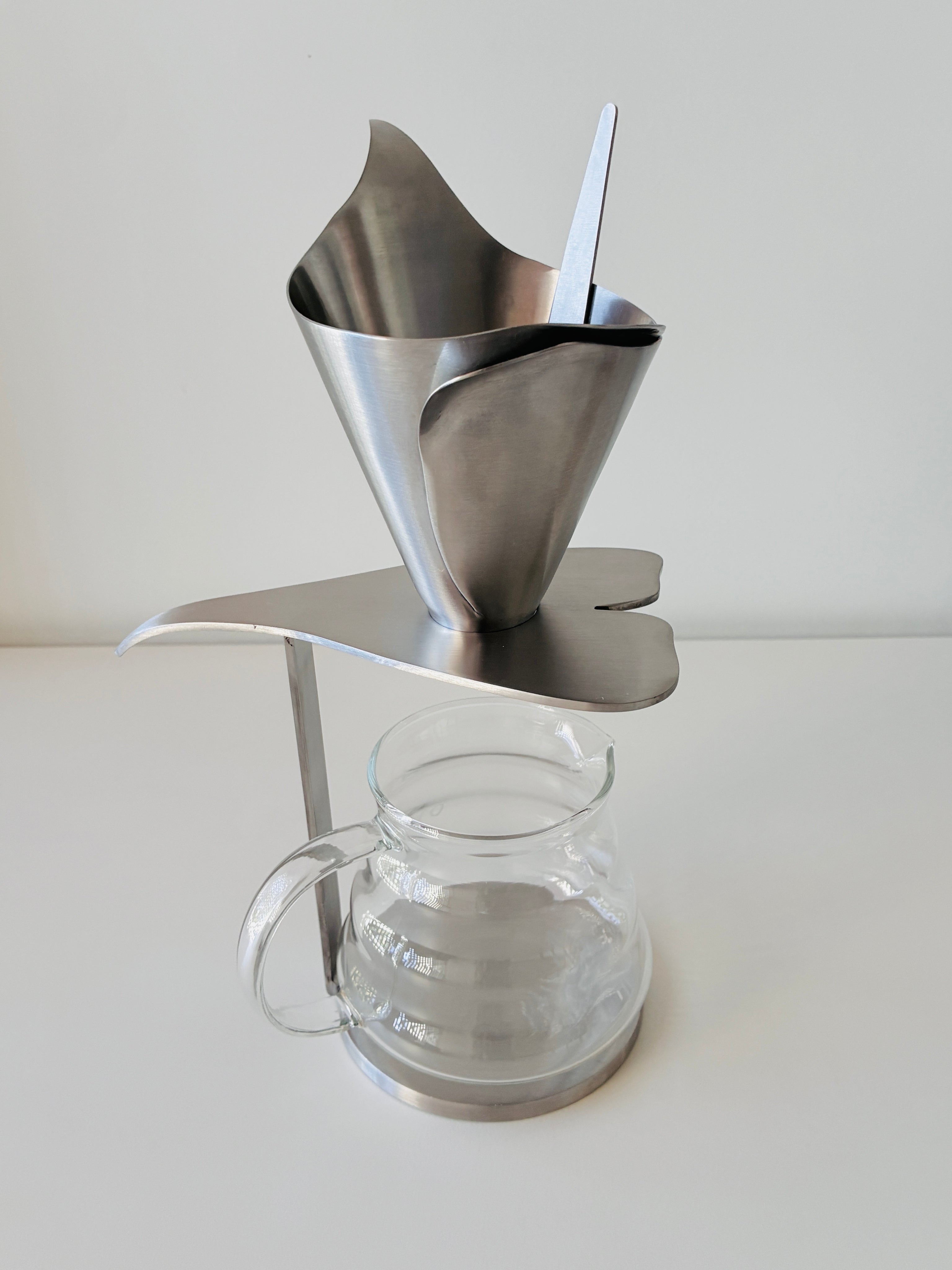 Mary Pour Over Coffee Brewer by HT. | The Oblist