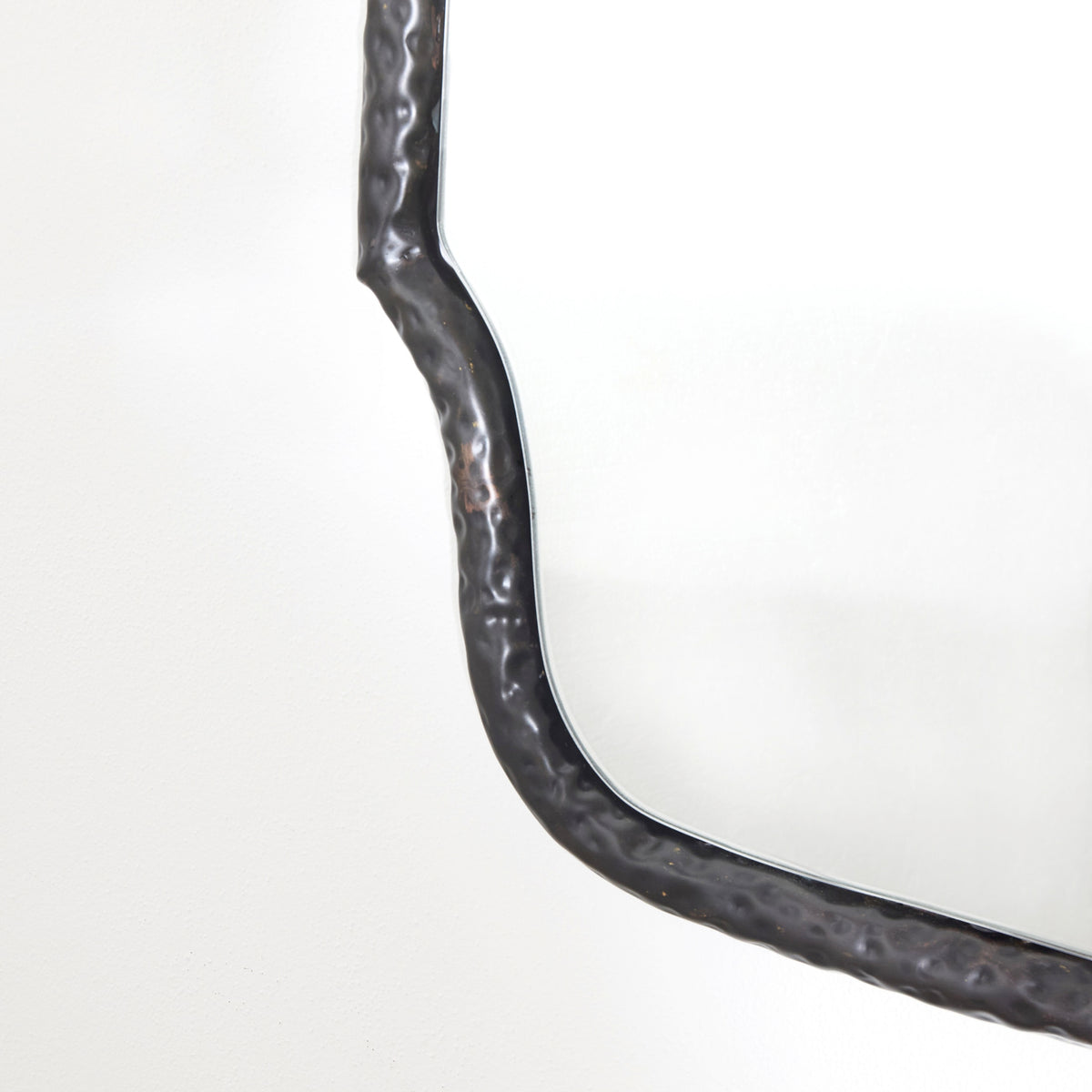 Serrallés - hammered metal mirror — close-up