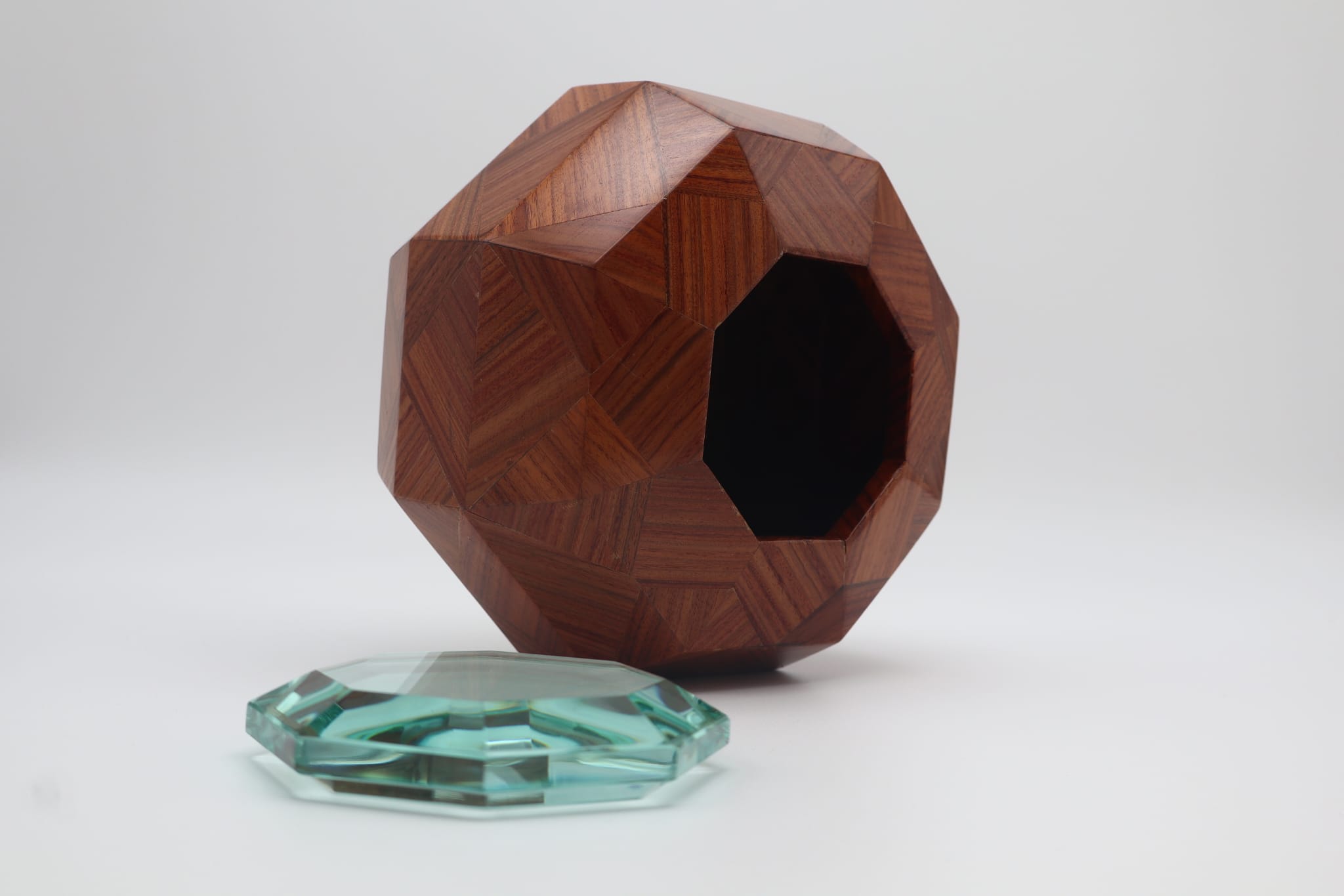 Rare Polyhedral Trinket Box by Pietro Chiesa for Fontana Arte, ca. 1940s — detail view