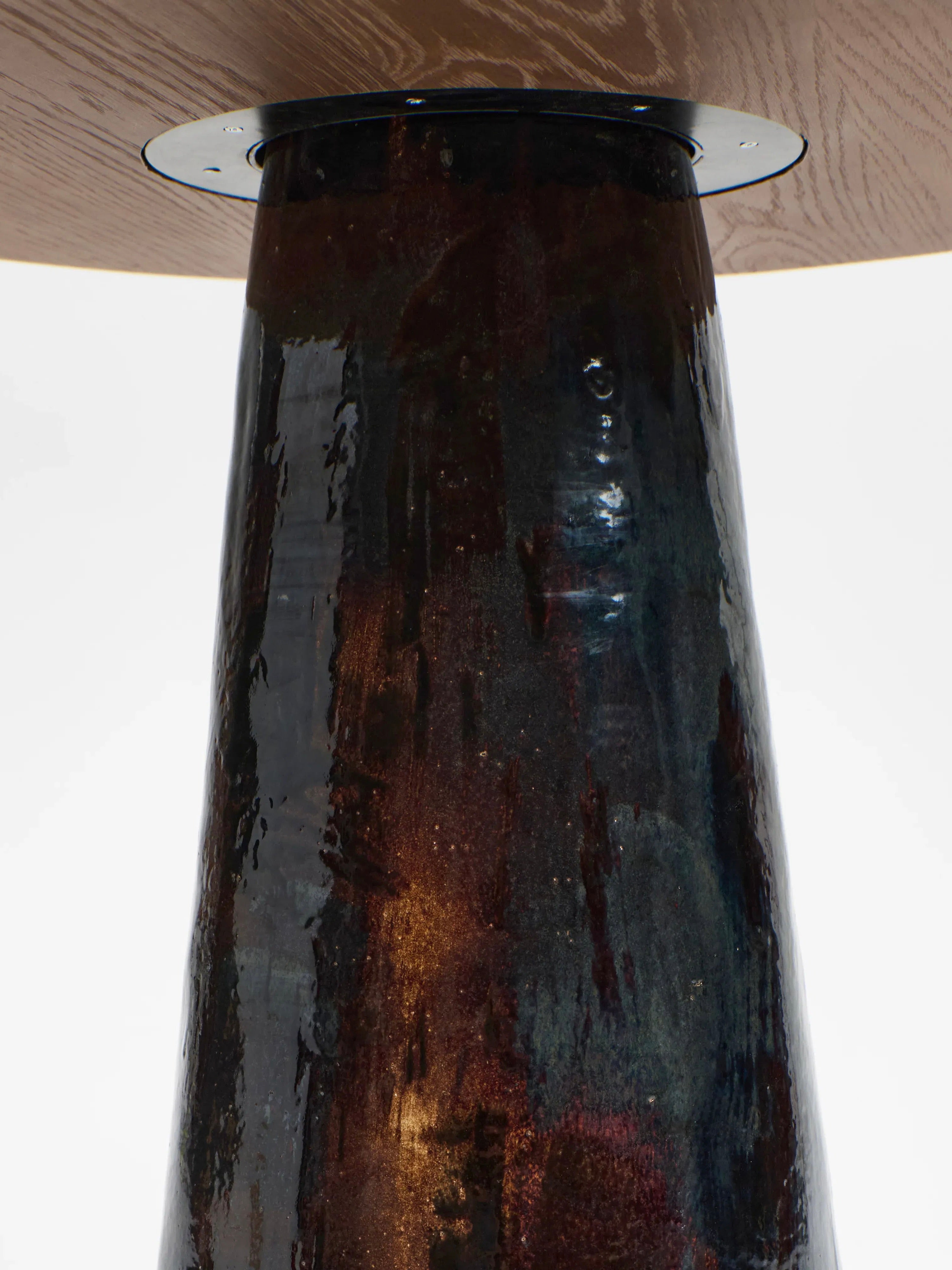 Porto Belo Table — top view of ceramic base with wood top