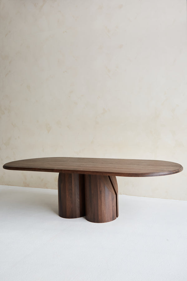 Barrow Dining Table in Solid Wood — side view of rounded wooden top