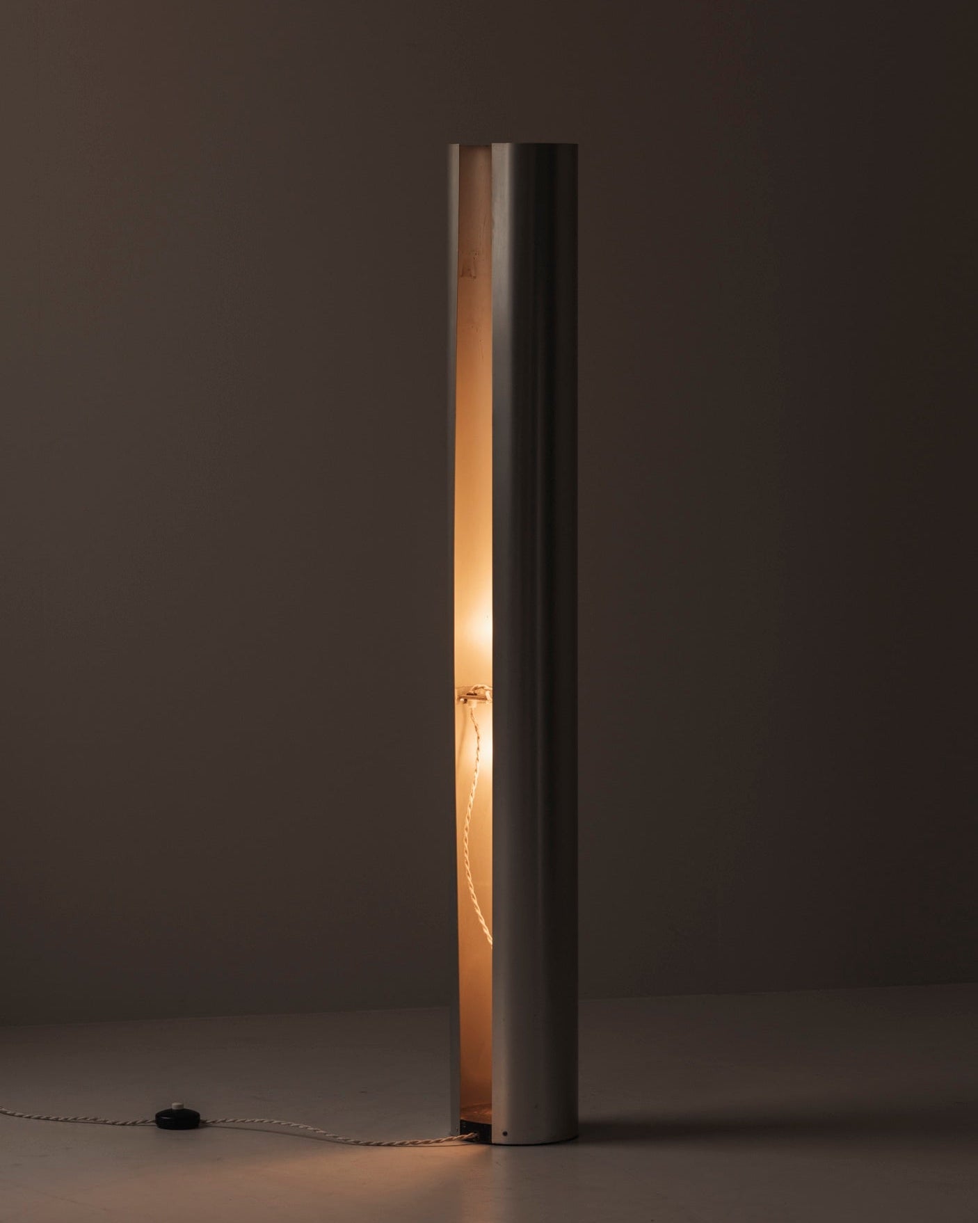 Sculptural metal tube floor lamp, Italy 1960s — alternate view