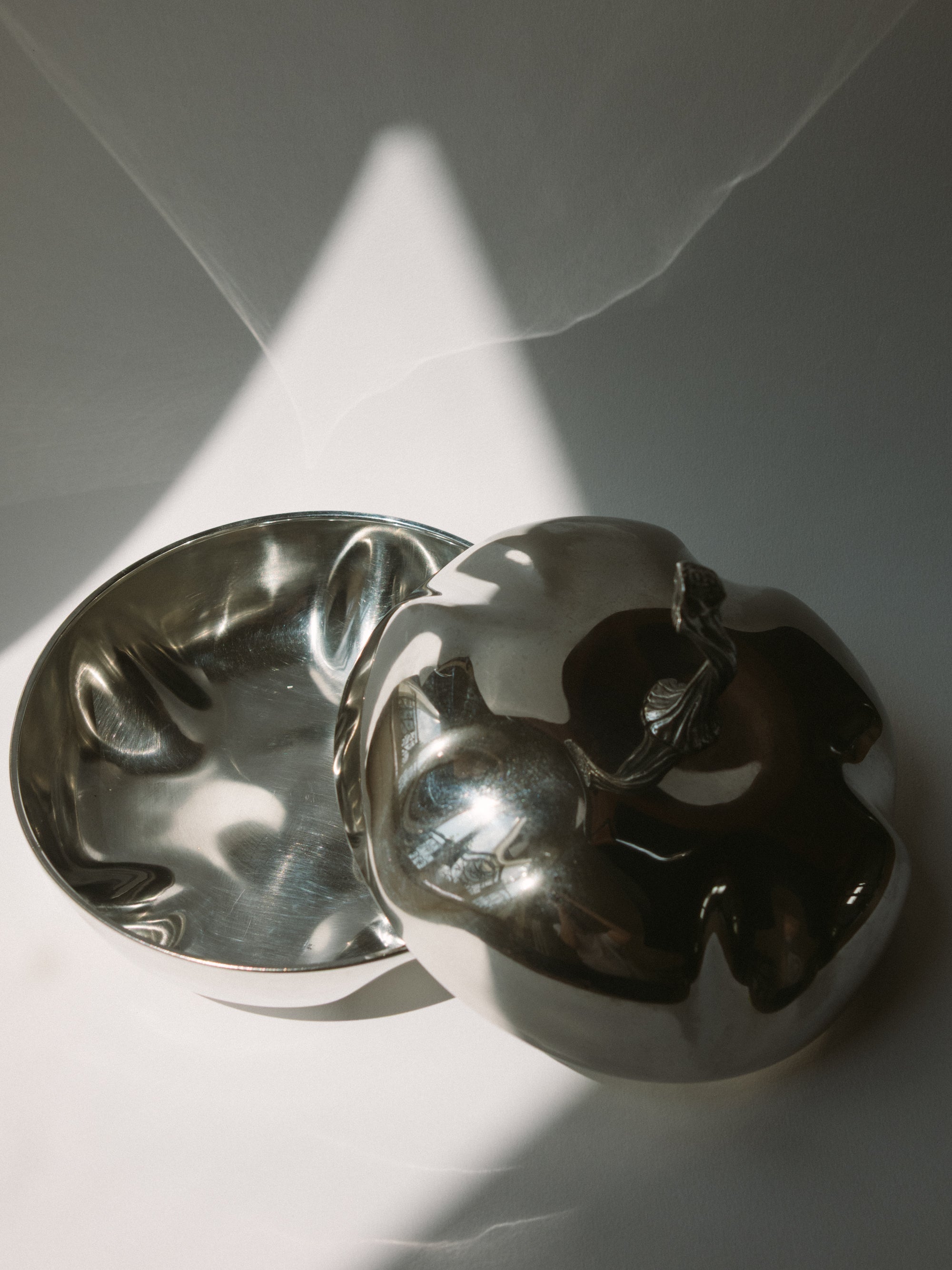 A Grand French Silver-Plated Pumpkin Bonbonnière Dish (Saint-Médard / Dior Workshop) — detail view