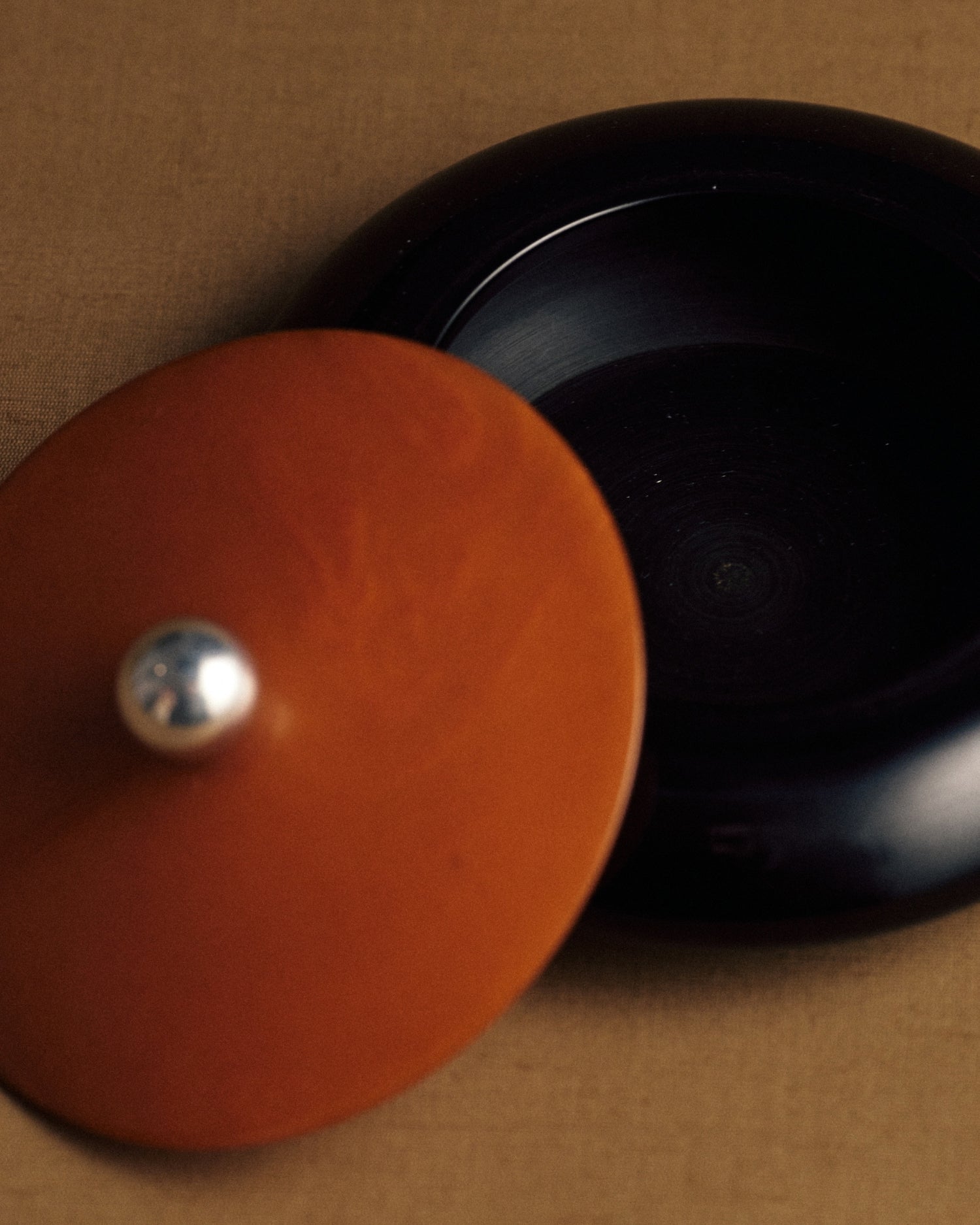 Bakelite container — detail view
