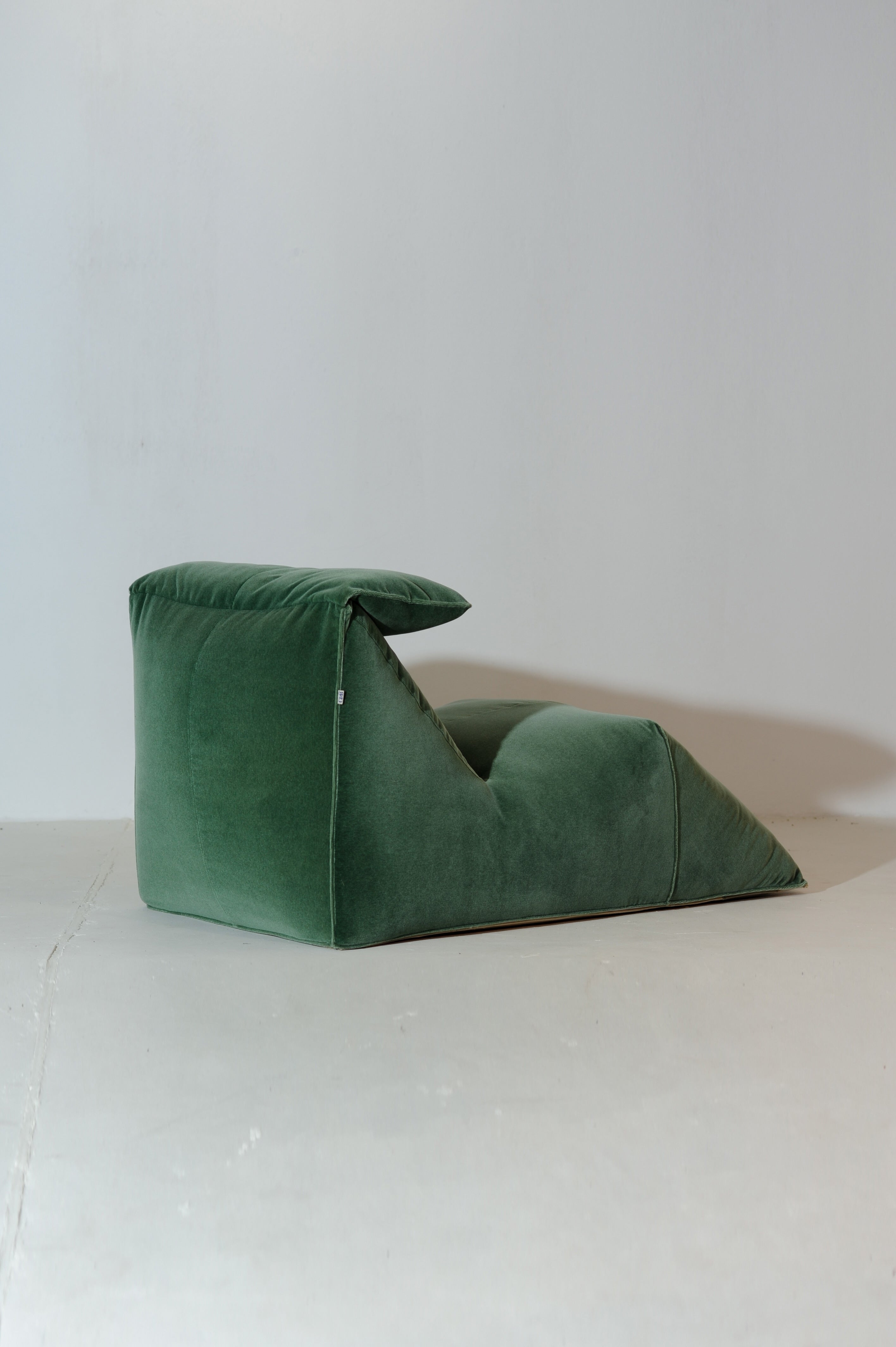 Le Bambole Chaise Lounge by Mario Bellini in Green Velvet Mohair Italy, 1971