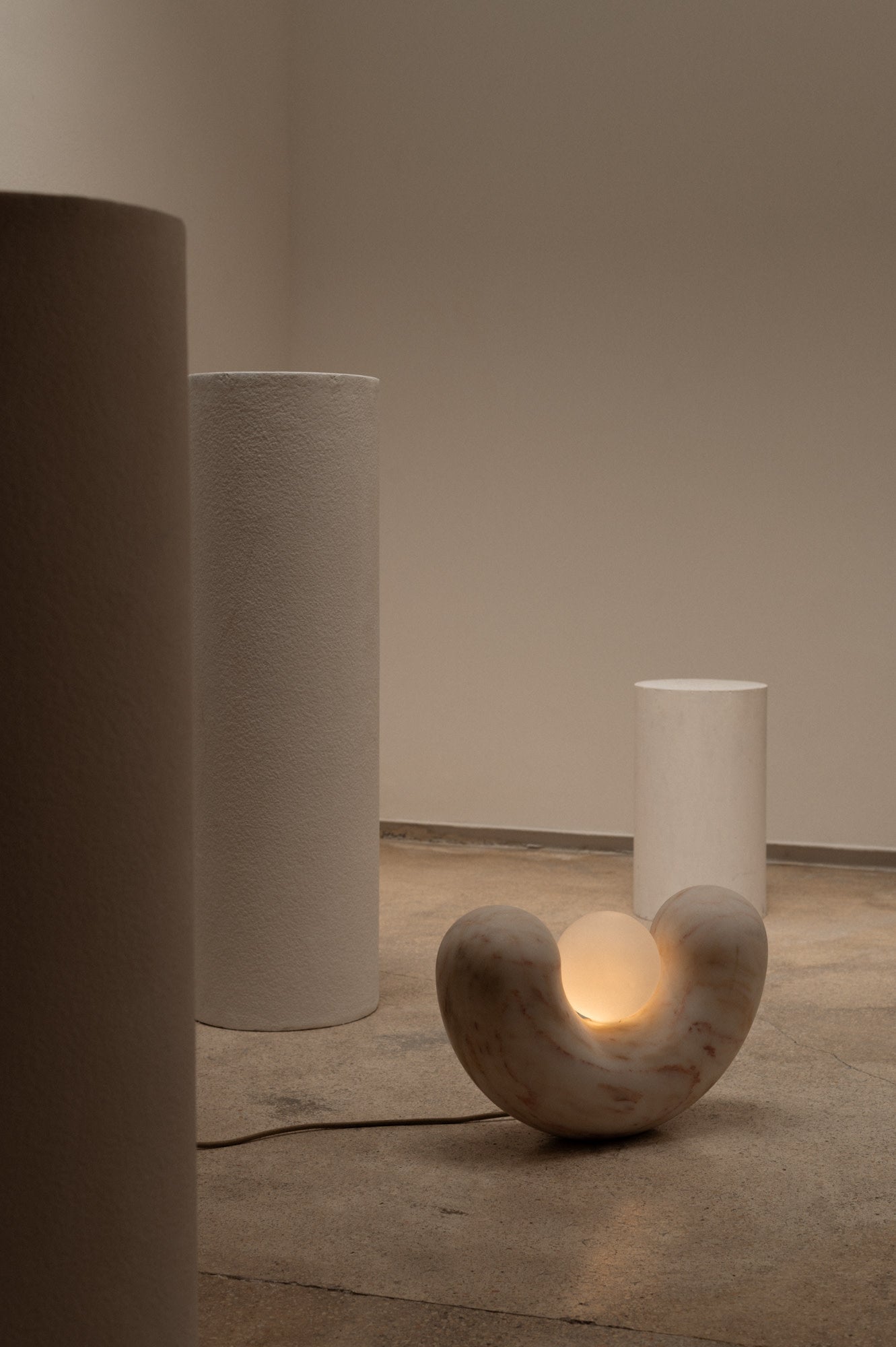 Lamp in Marbel Estremoz and Travertine - Collection — lifestyle setting