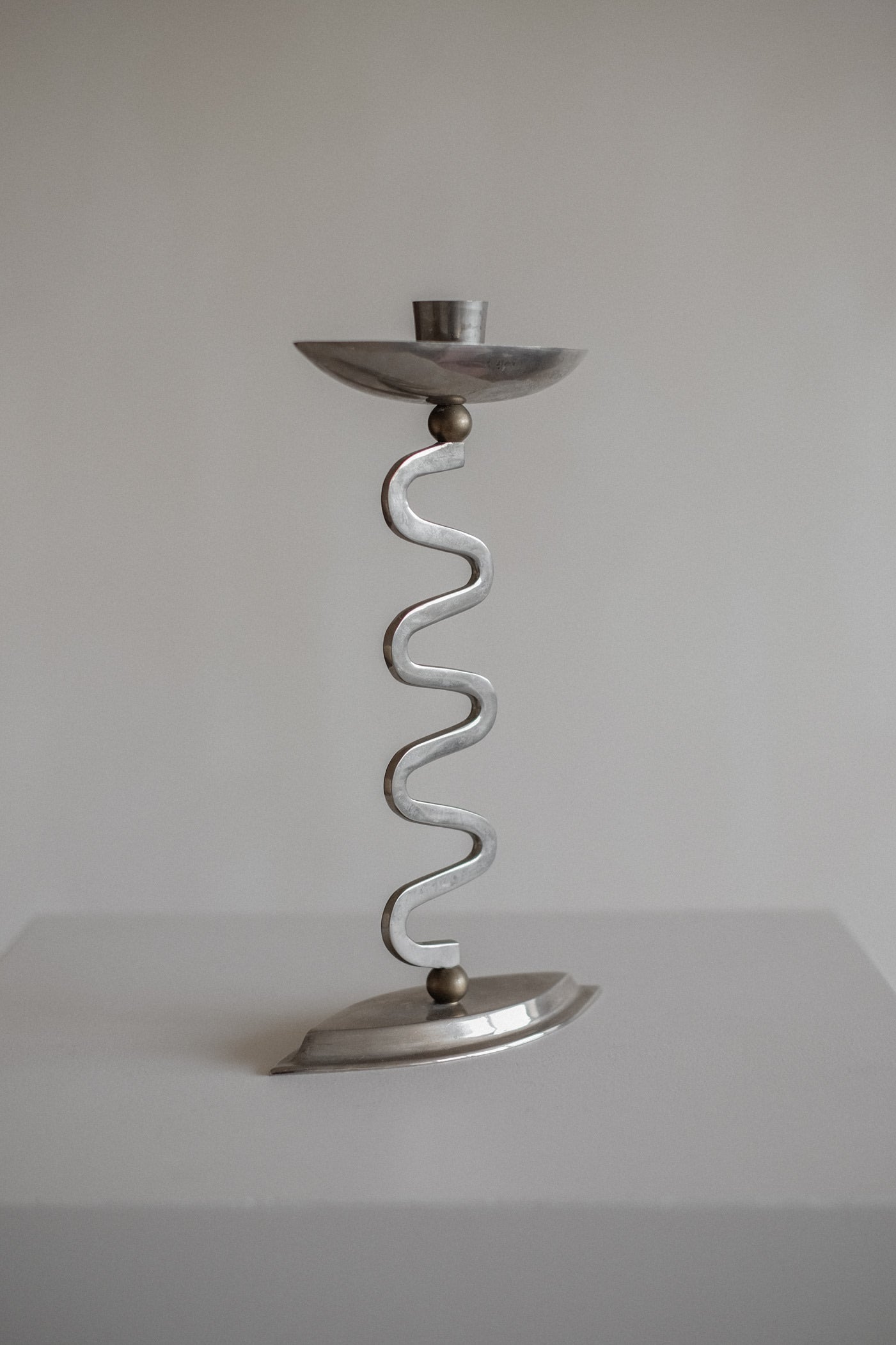 Curvy Candle Holder  — detail view