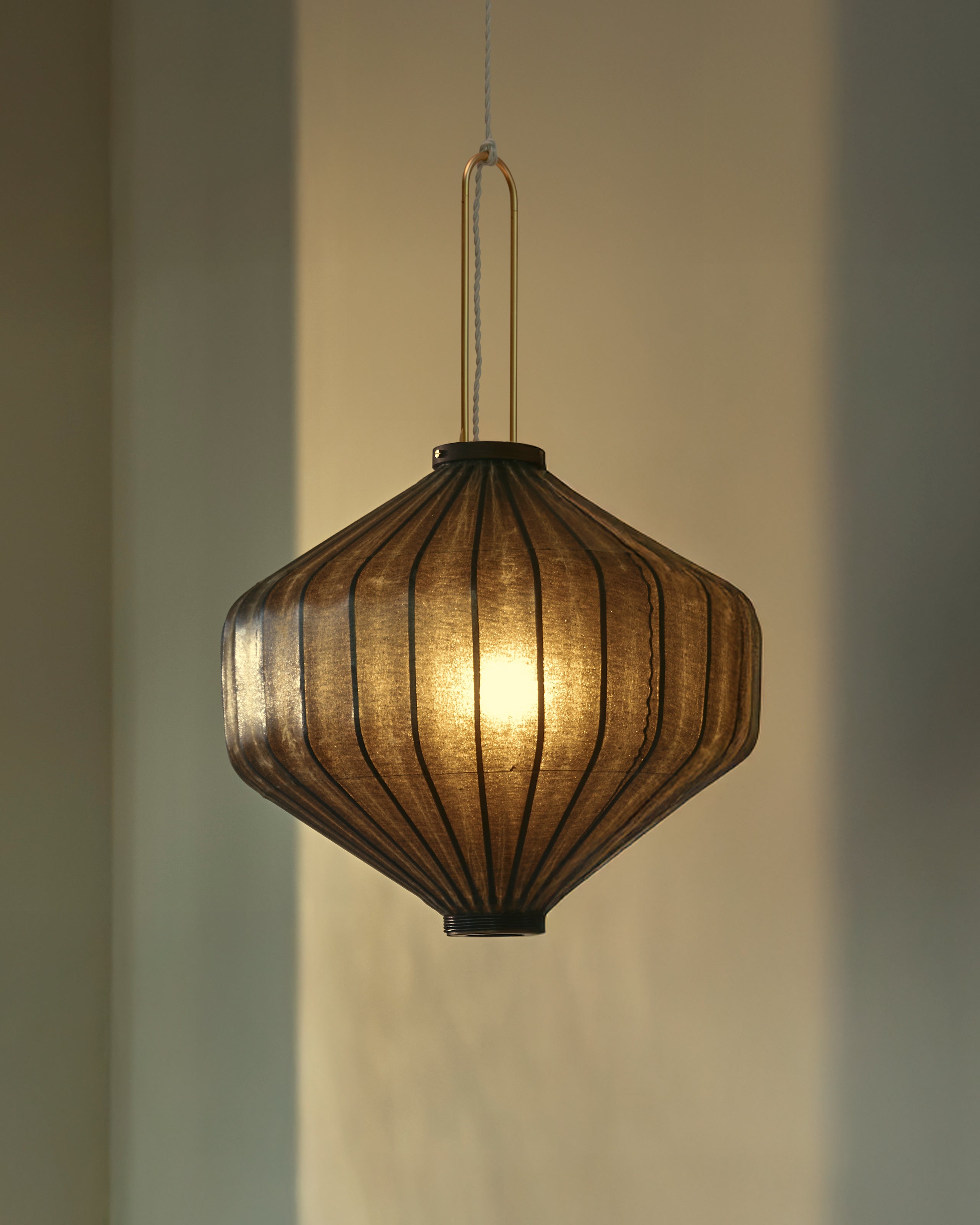 Shui, tuolo shape by Taiwan-Lantern | The Oblist