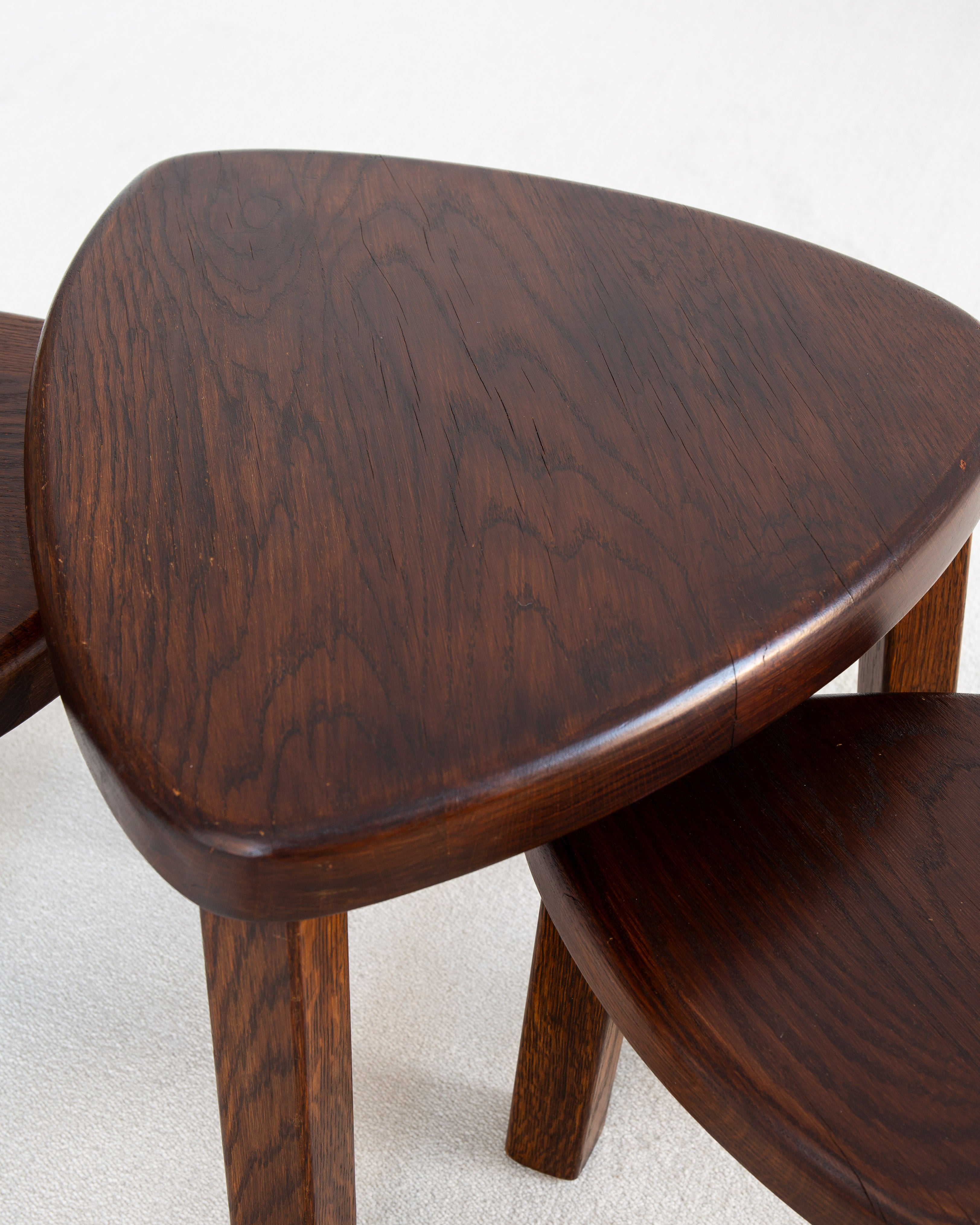 Set of Three Oak Brutalist Nesting Tables, Netherlands, 1970s — top view of triangular oak surface