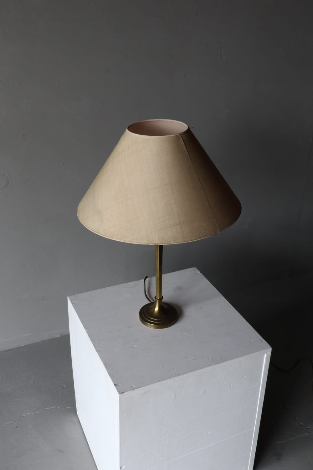 Kullmann Brass Table Lamp – The Netherlands, 1970s — detail view
