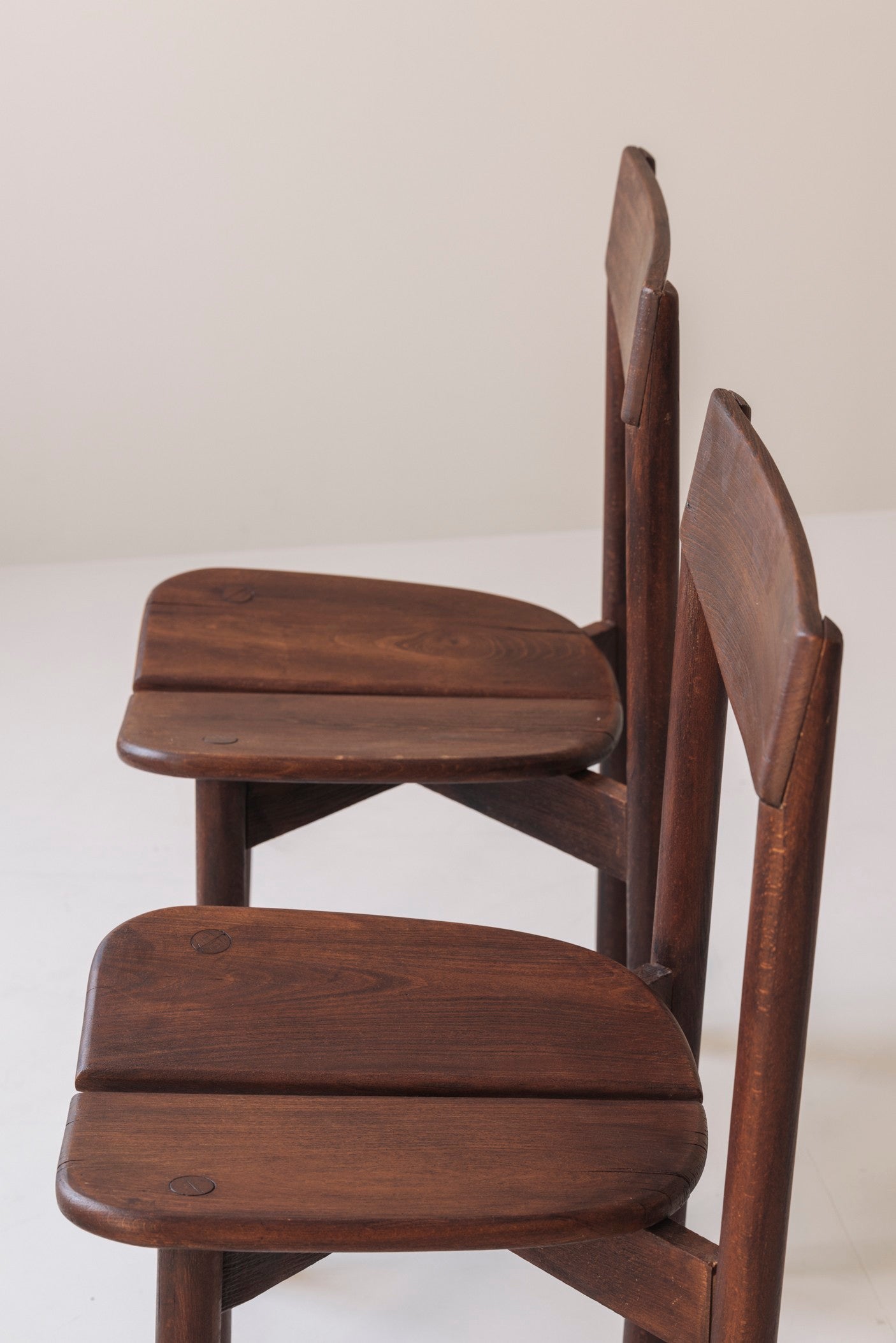 A rare and highly sculptural set dining chairs by Pierre Gautier-Delaye, France 1960s — view 10
