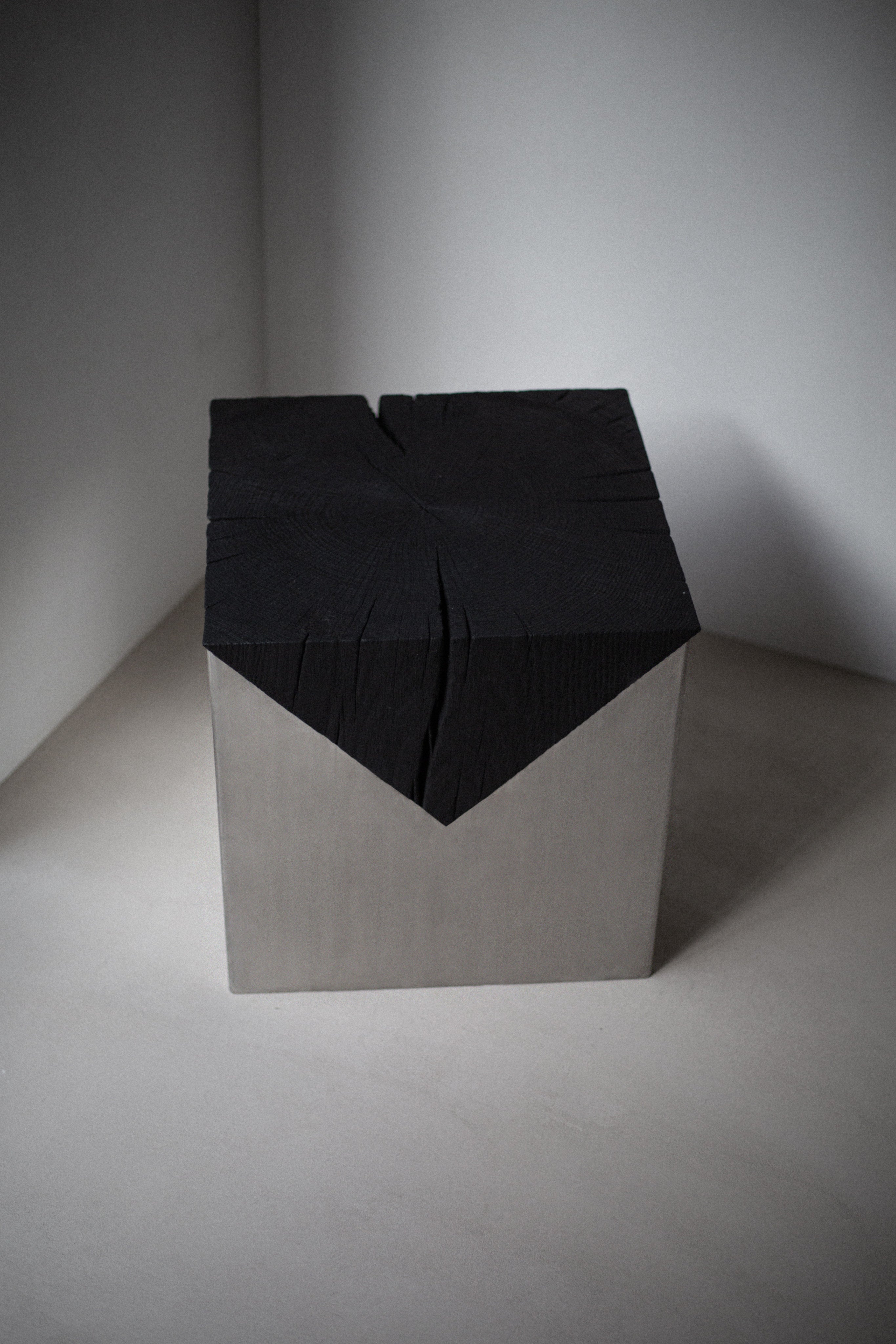 SIDE TABLE ( 07 ) — close-up
