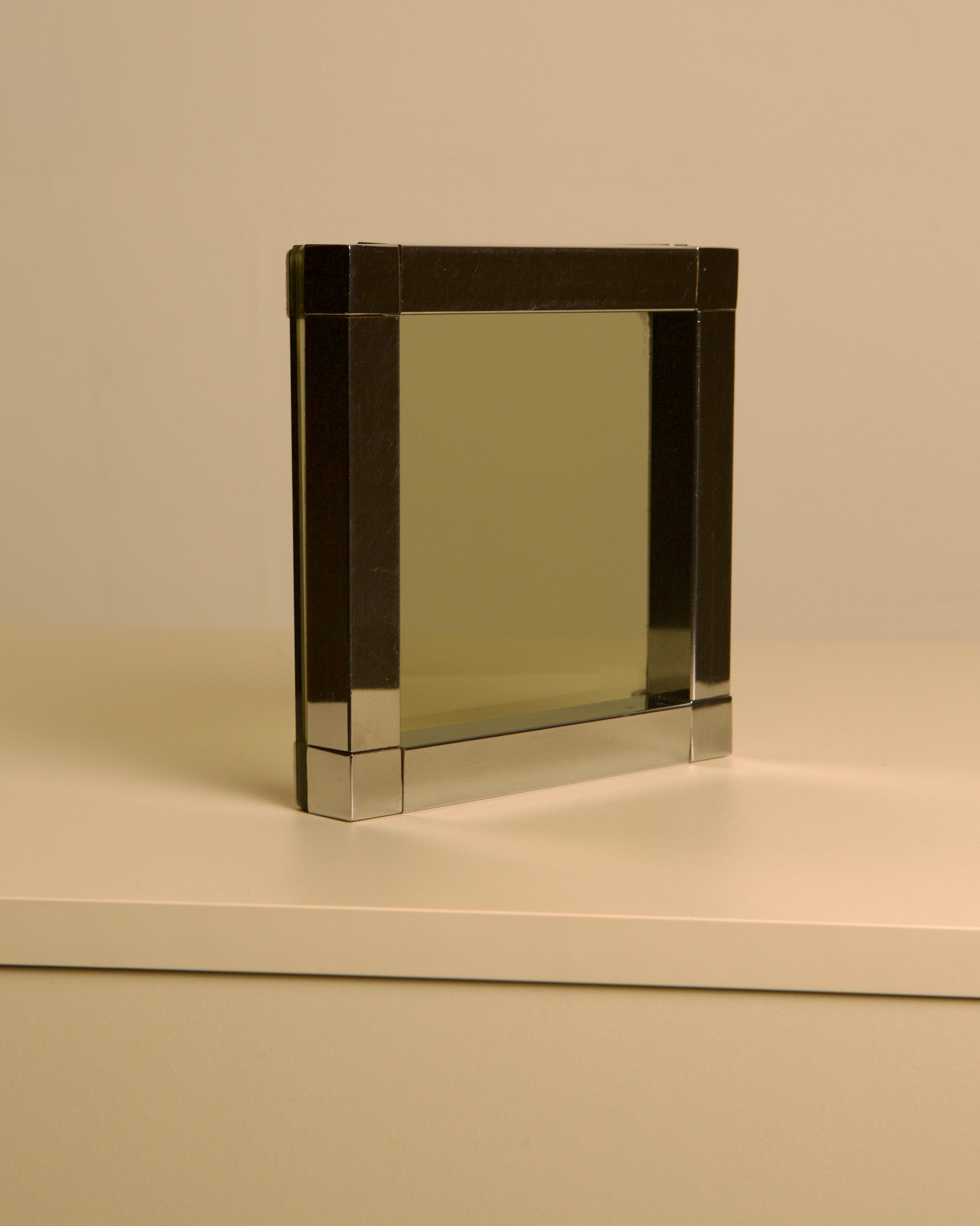 Plateau à bibelots italien carré en métal et verre, années 70