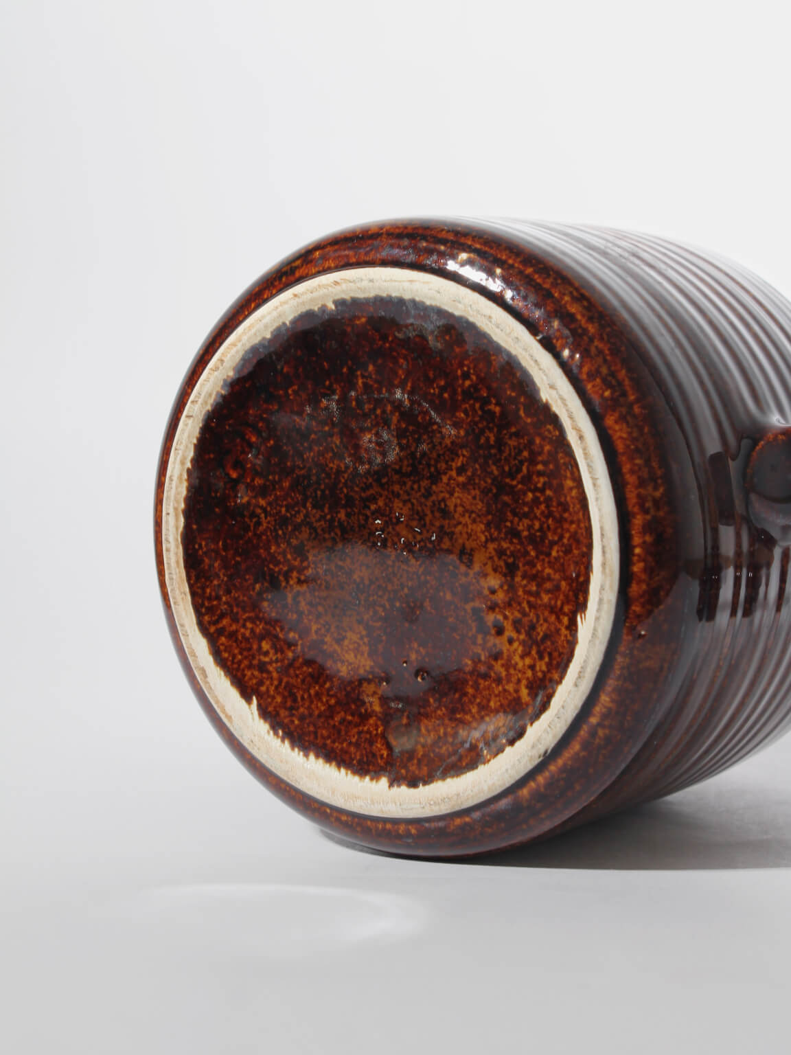 Ulla Procopé, Göran Bäck "Kaarna" Ceramic Glazed Teapot — bottom view showing textured glaze and ceramic material