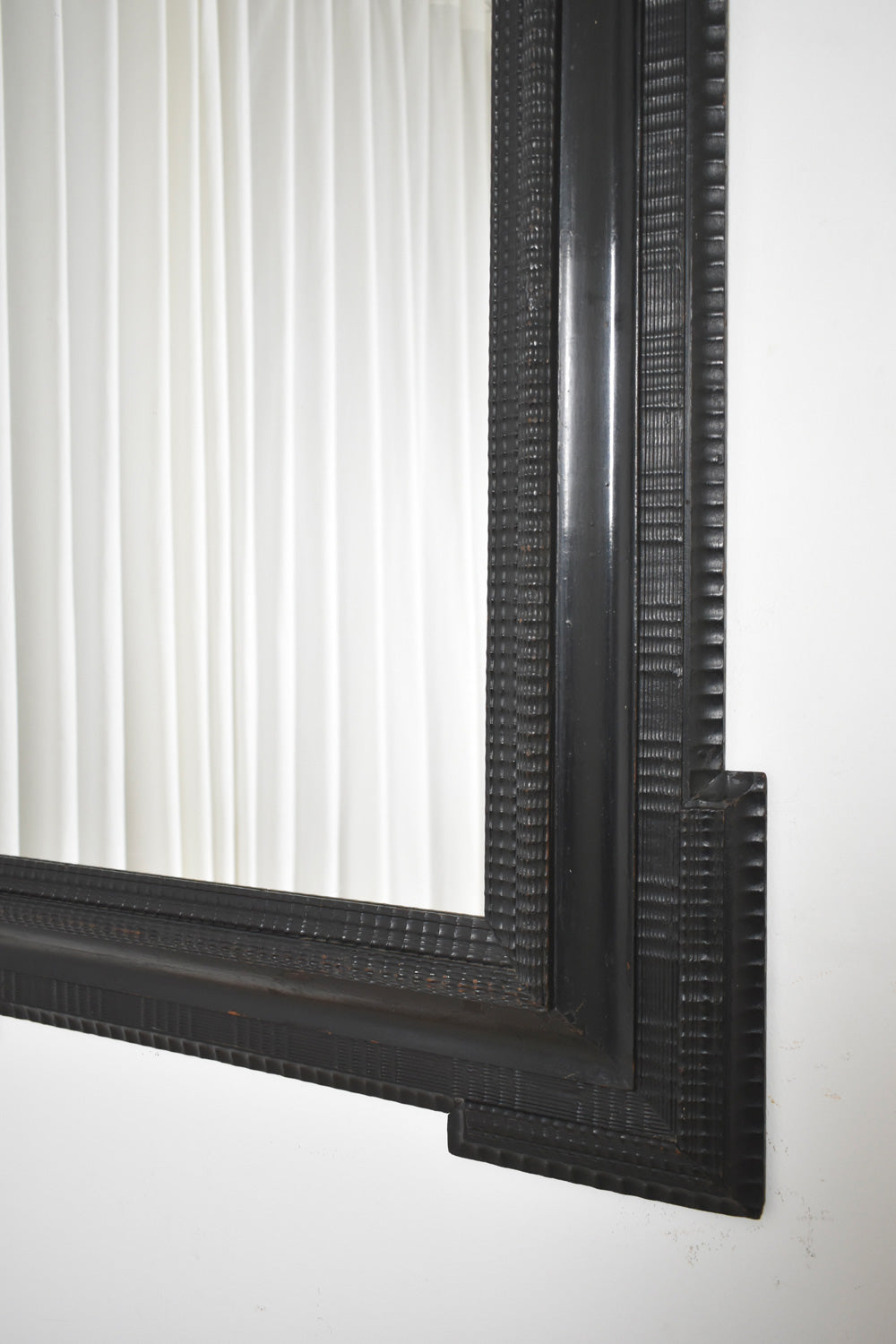 Carved ebonised wooden mirror, XIXth c. — close-up