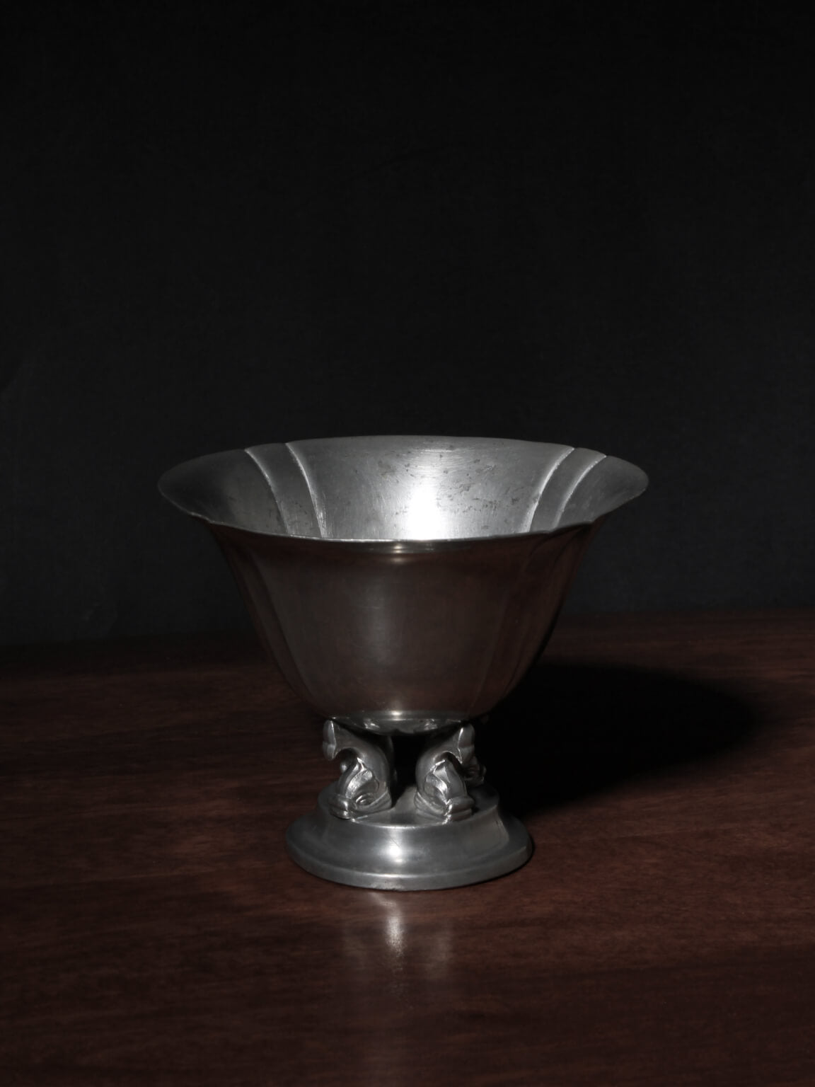 Art Deco Pewter Dolphins Bowl, GAB, Sweden, 1935 — detail view