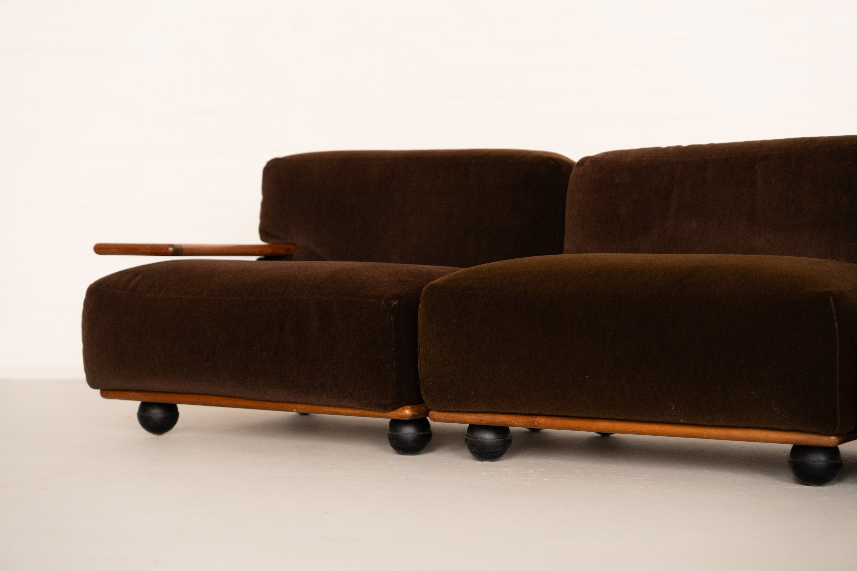Pianura Sofa by Mario Bellini for Cassina — close-up of brown velvet upholstery