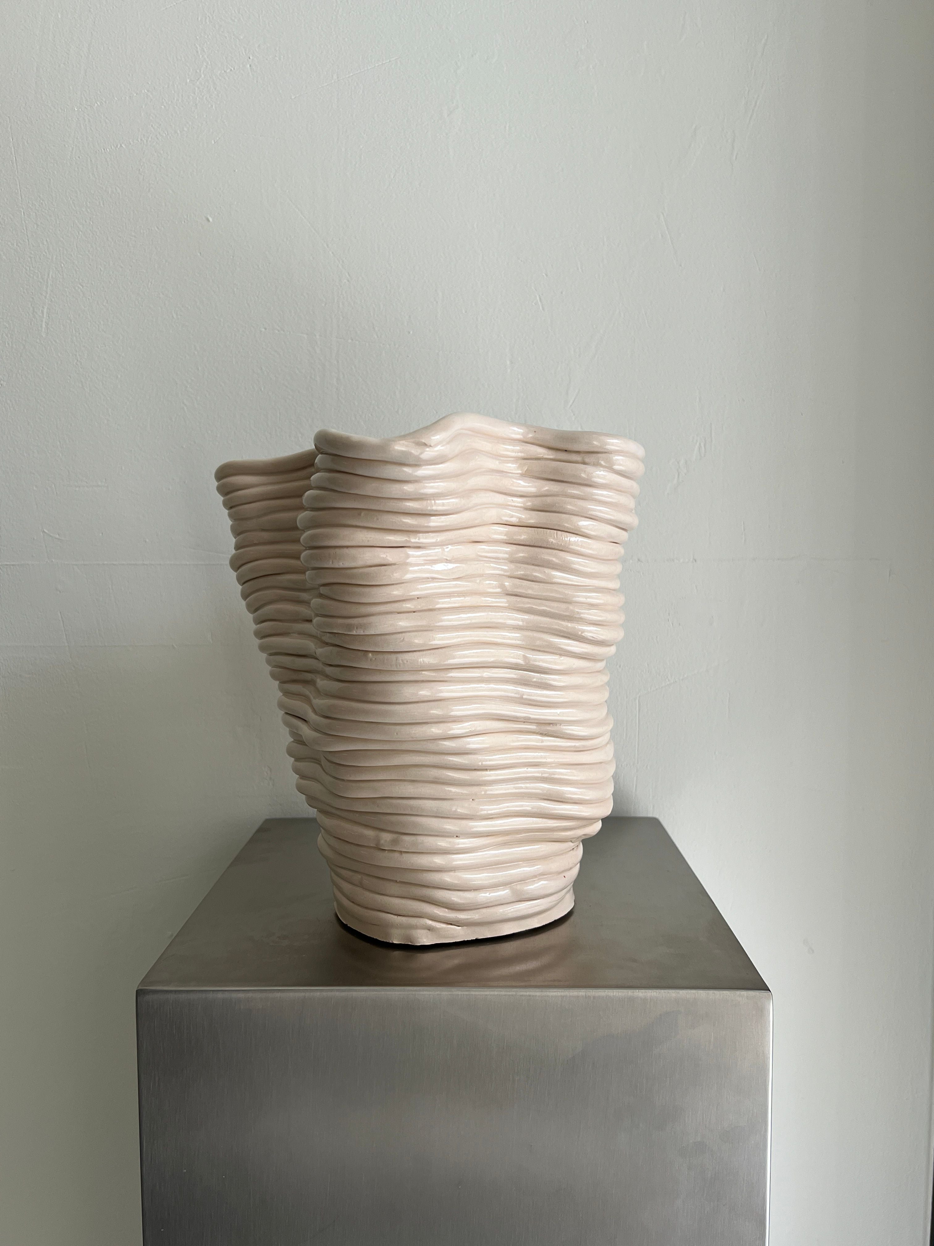 Wobbly Vase Natural — close-up