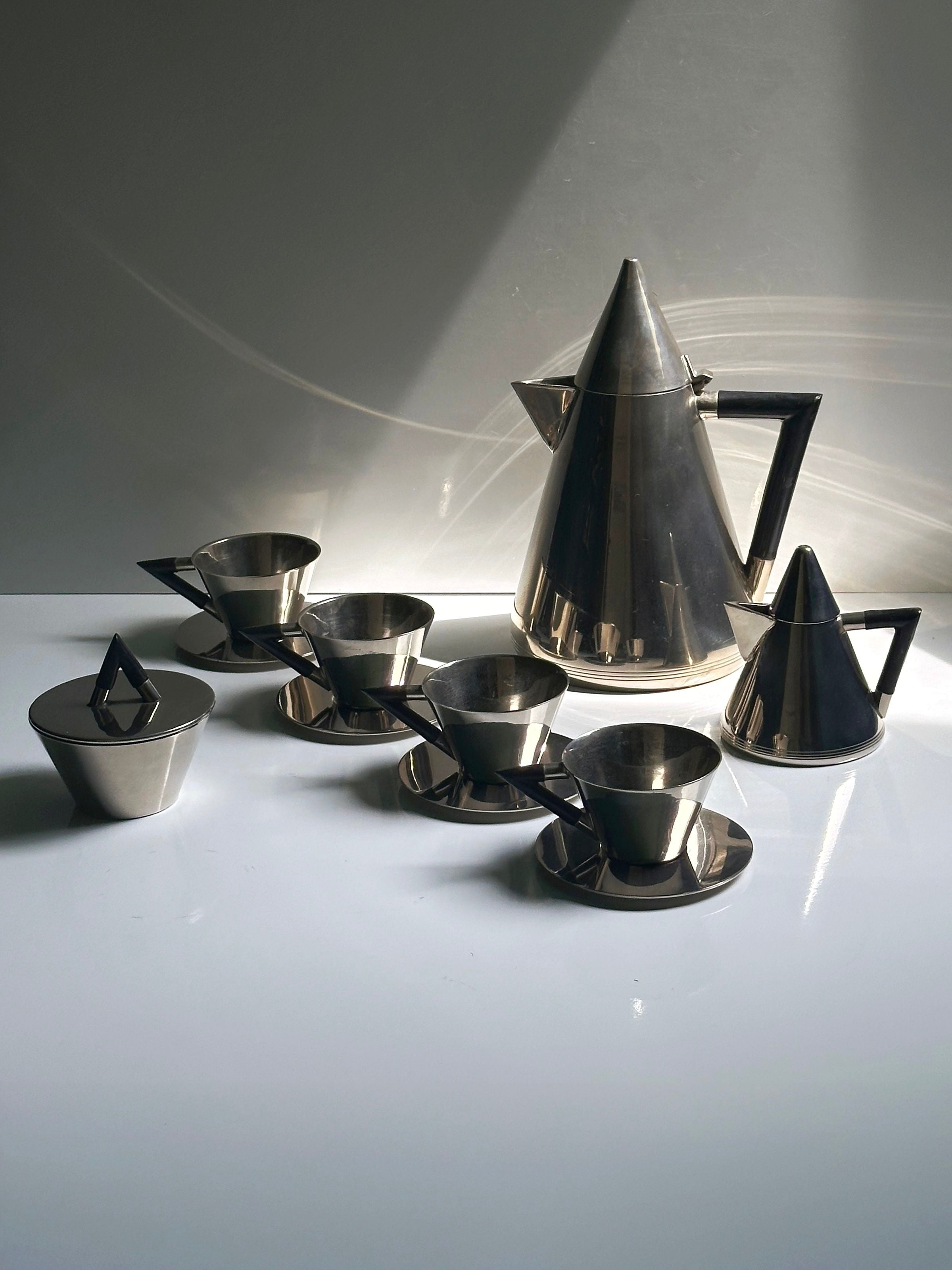 Coffee Set with bakelite handle - Art Deco 1930s — side angle