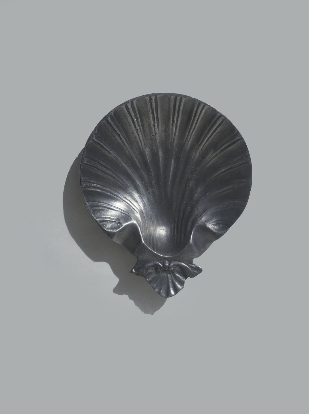 Shell Pewter Vide-Poche — close-up