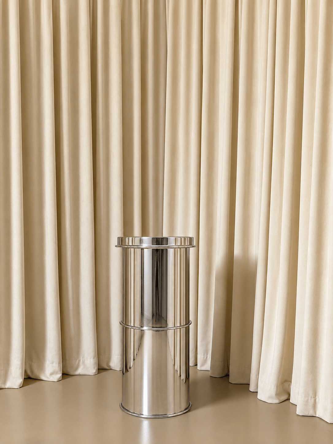 Cylindrical End Table in mirror-polished metal - Contemporary style — detail view