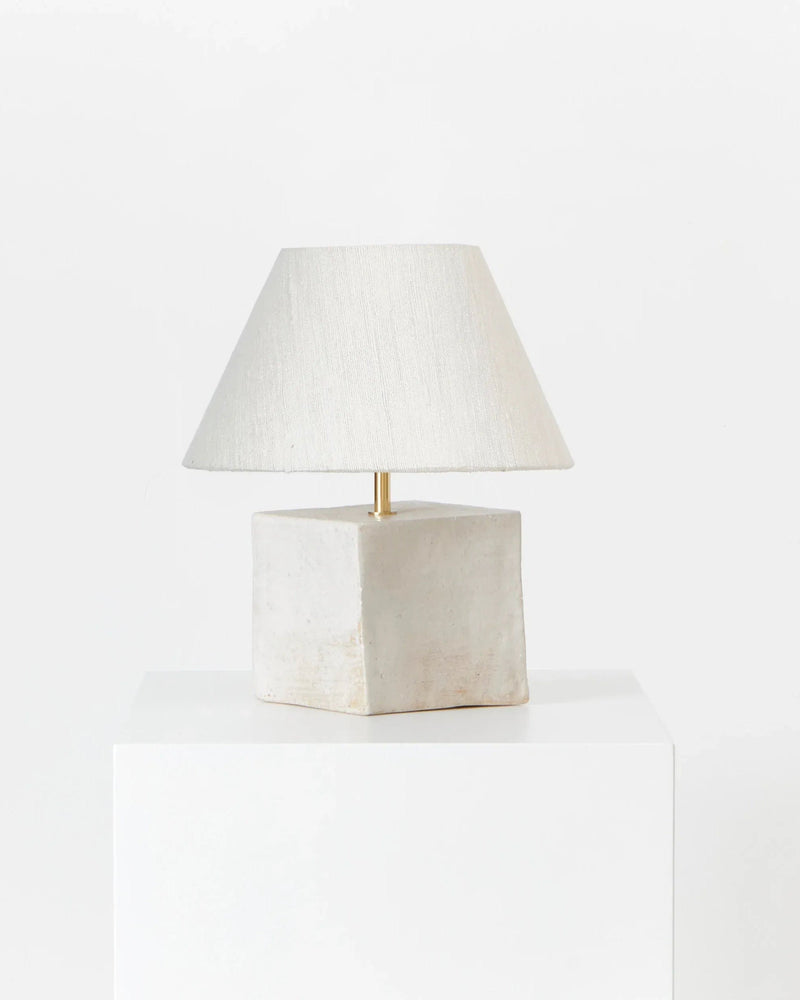 Arouca Table Light White — close-up of textured ceramic base